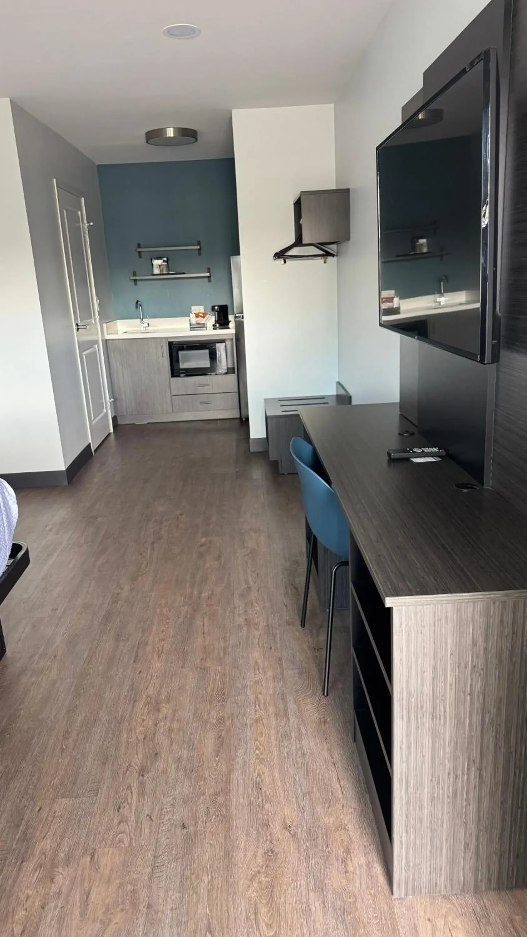 Bedroom in Studio 6 Corona, CA West Bedroom in Studio 6 Corona, CA West