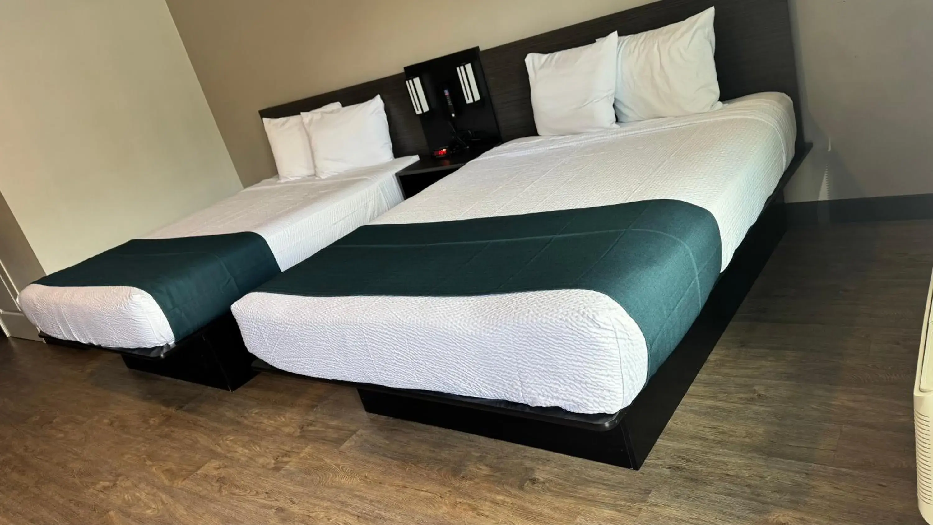 Bedroom, Bed in Studio 6 Corona, CA West Bedroom, Bed in Studio 6 Corona, CA West