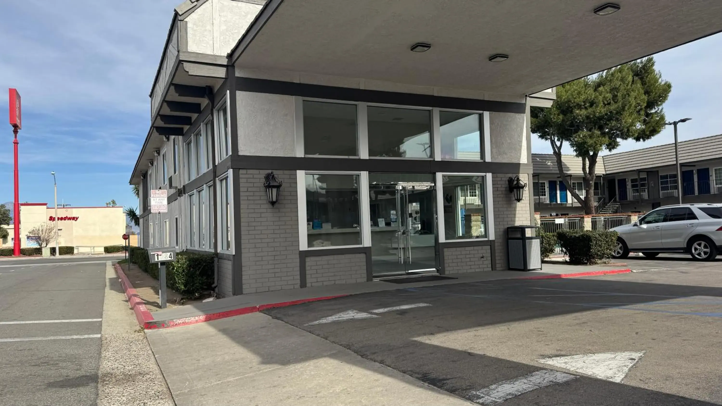 Property building in Studio 6 Corona, CA West Property building in Studio 6 Corona, CA West