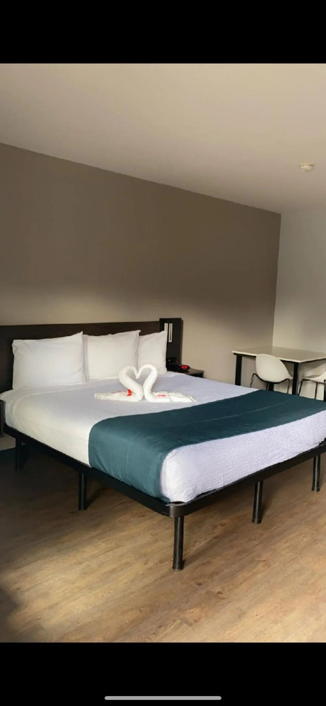 Bedroom, Bed in Studio 6 Corona, CA West