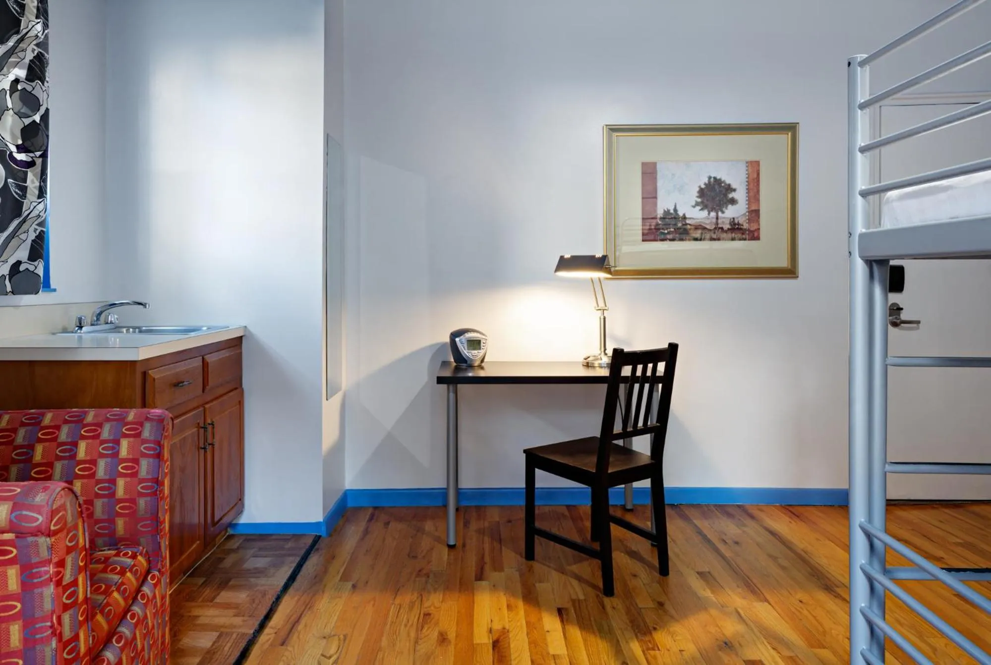 Seating area in Central Park West Hostel