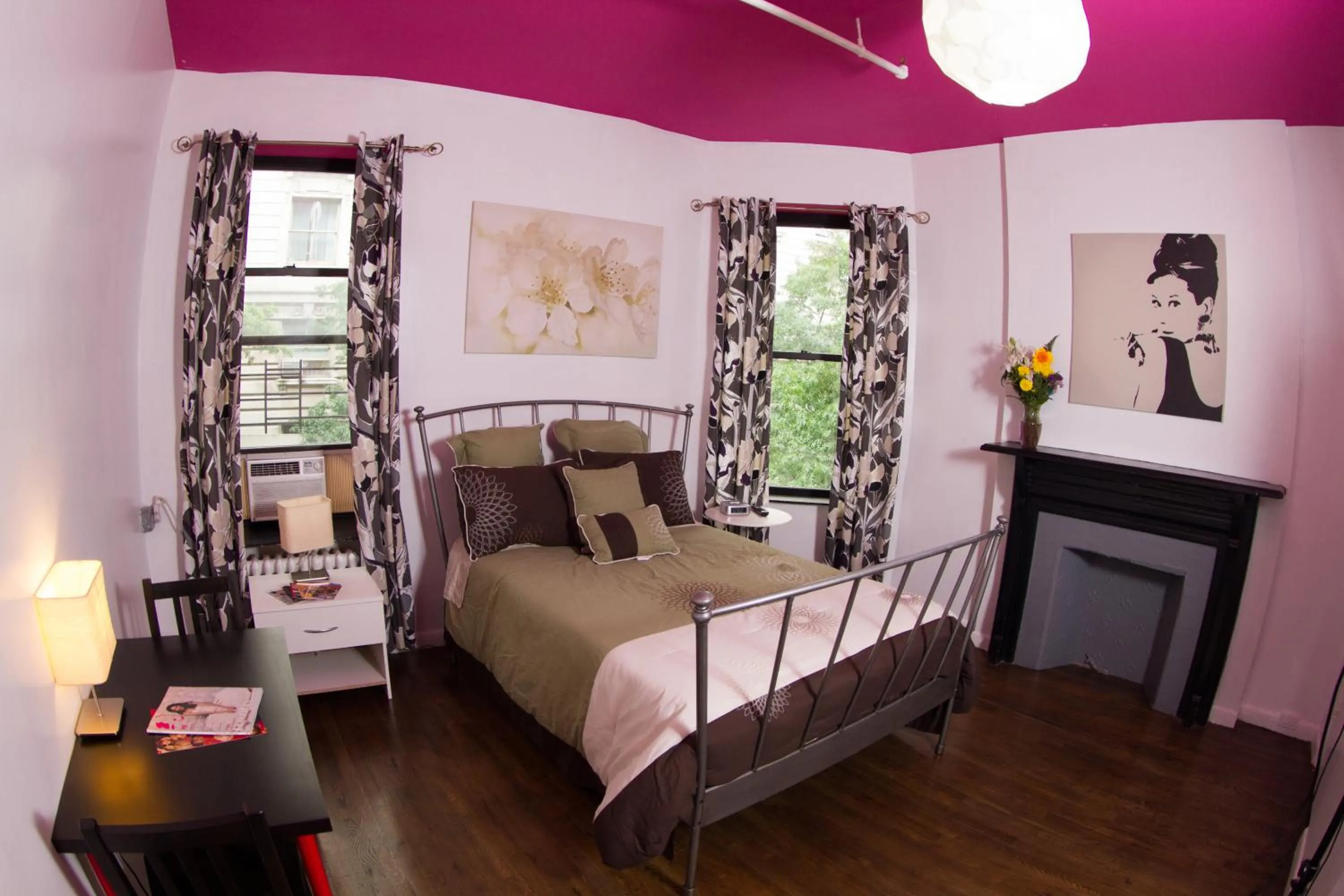 Photo of the whole room, Bed in Central Park West Hostel