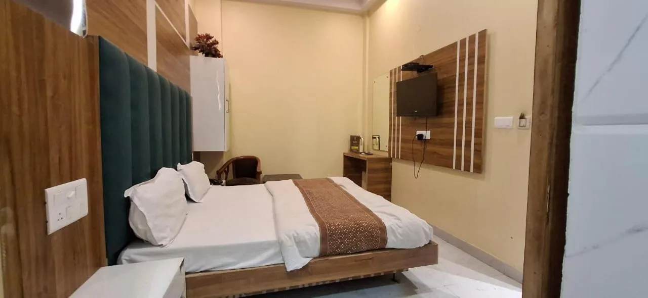 Bed in Hotel Golden Wings