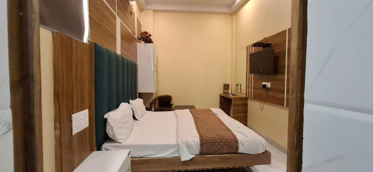 Bed in Hotel Golden Wings