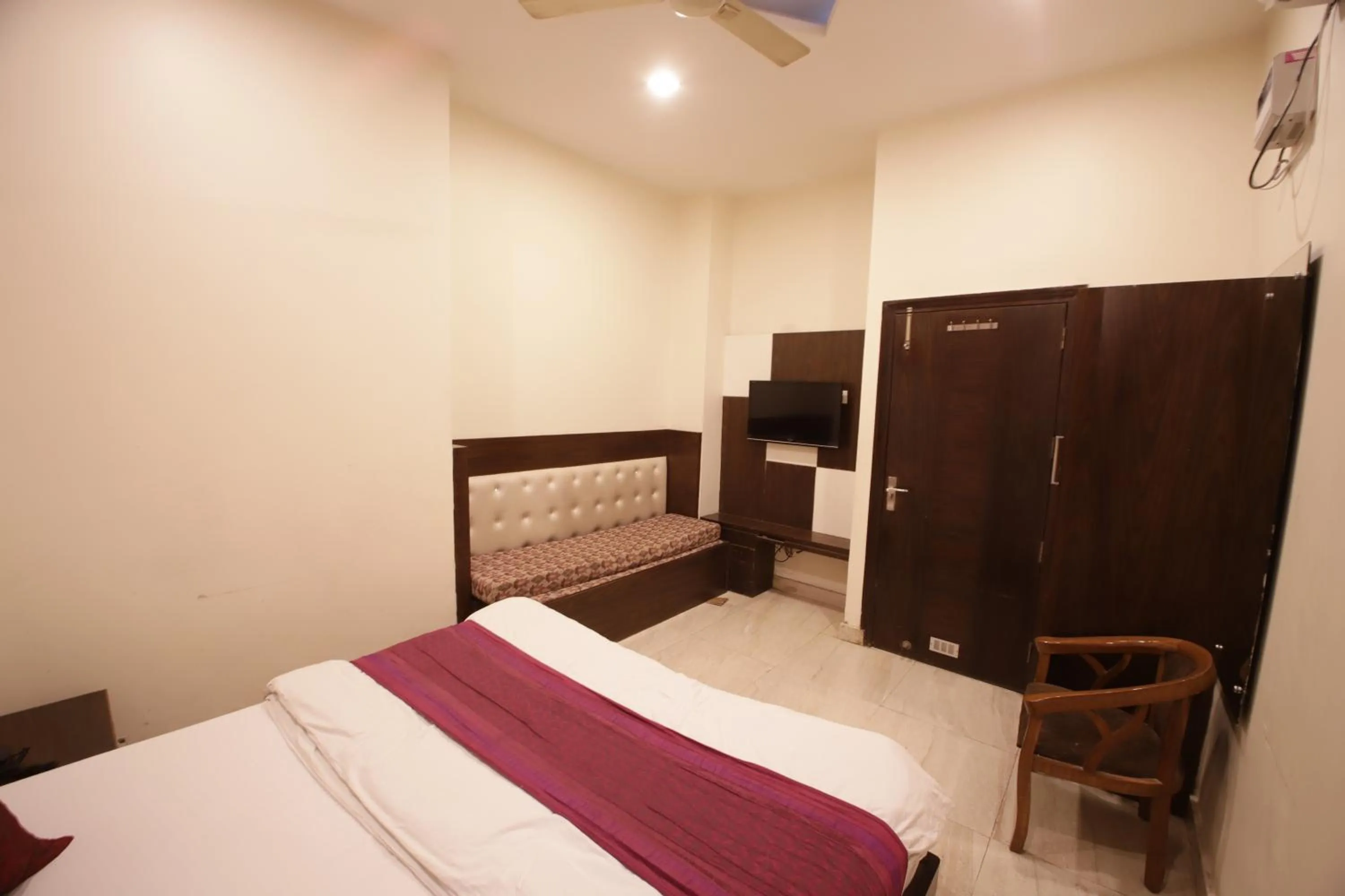 Bed in Hotel Golden Wings