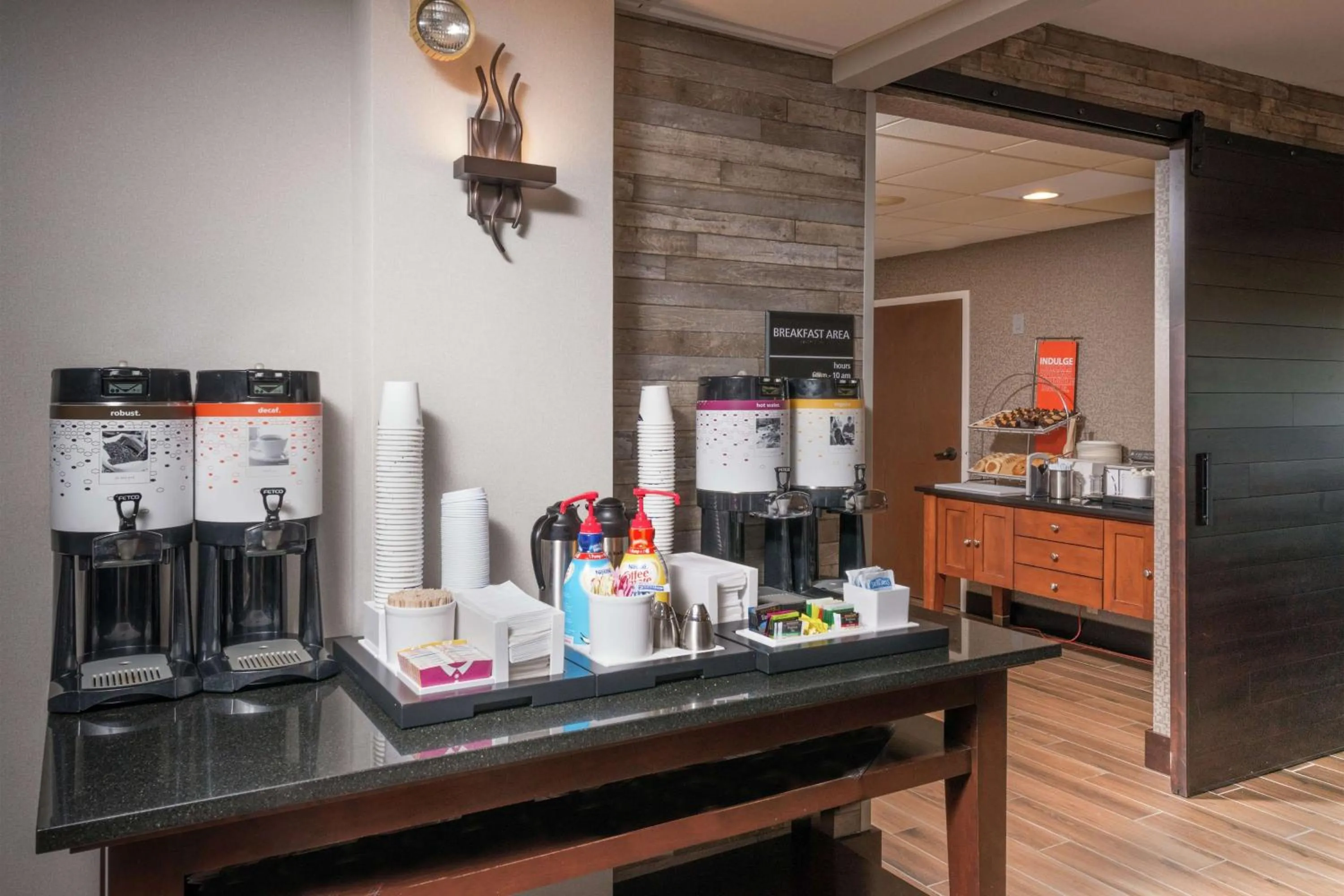 Restaurant/places to eat in Hampton Inn Fall River/Westport