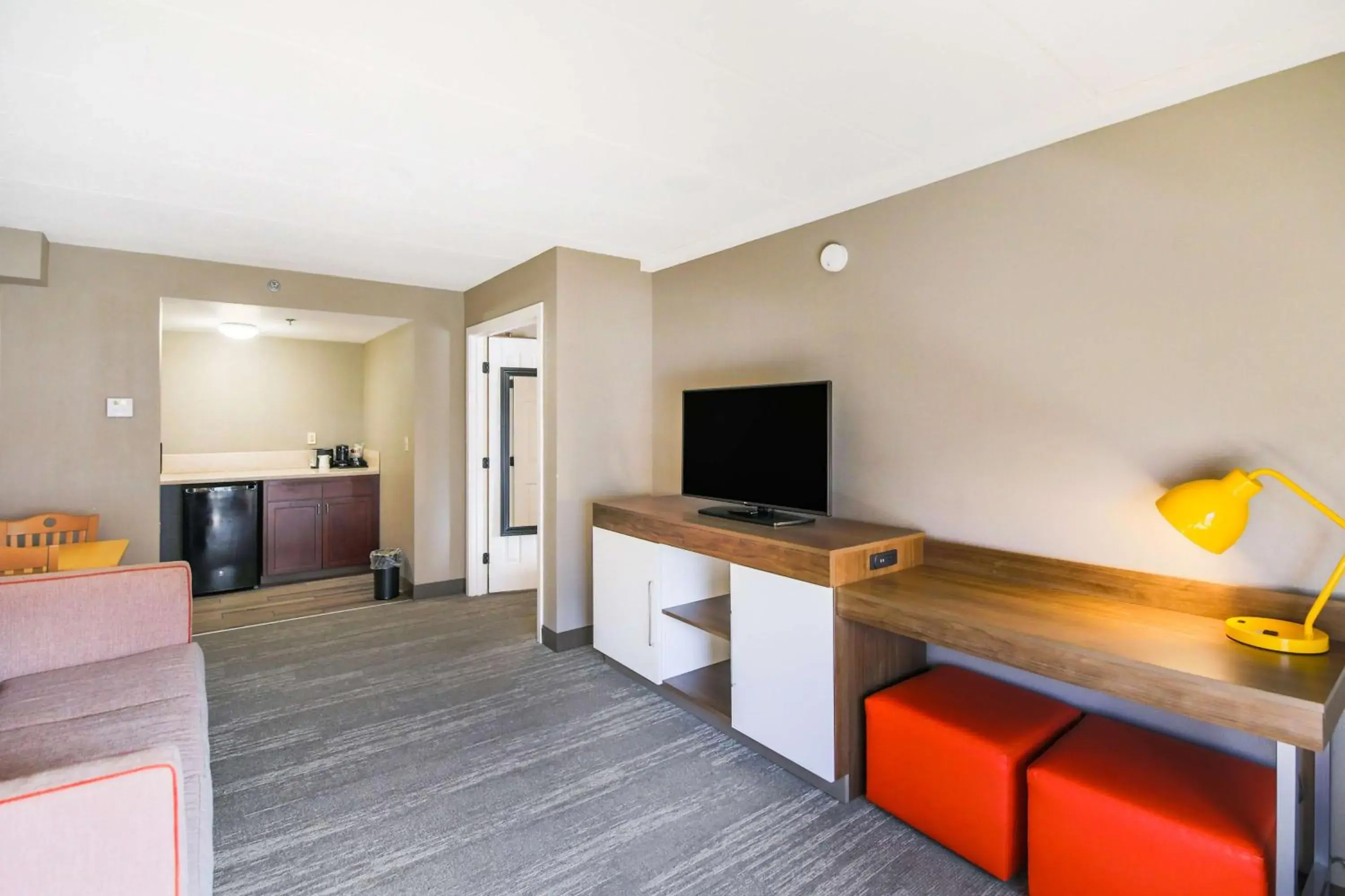 Living room in Hampton Inn Fall River/Westport Living room in Hampton Inn Fall River/Westport