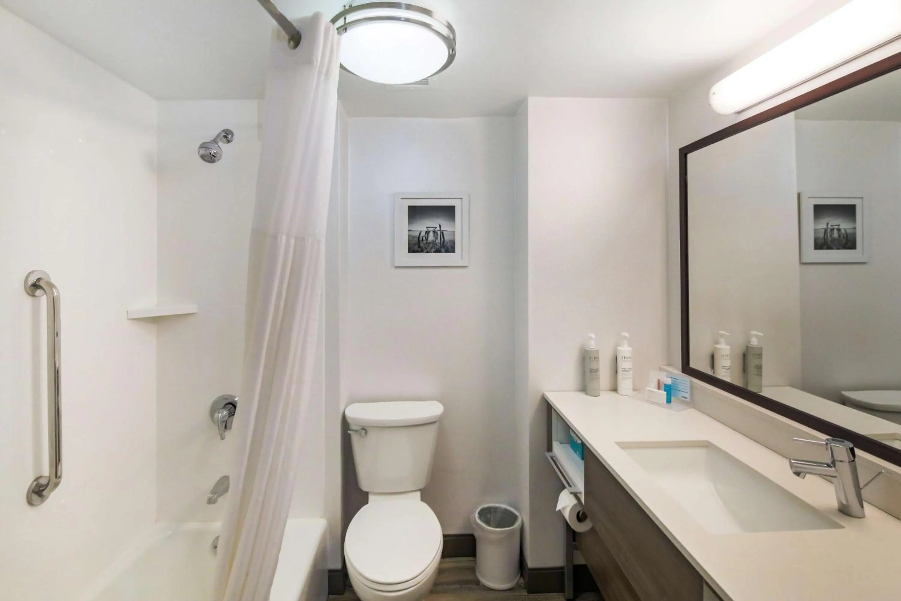 Bathroom in Hampton Inn Fall River/Westport