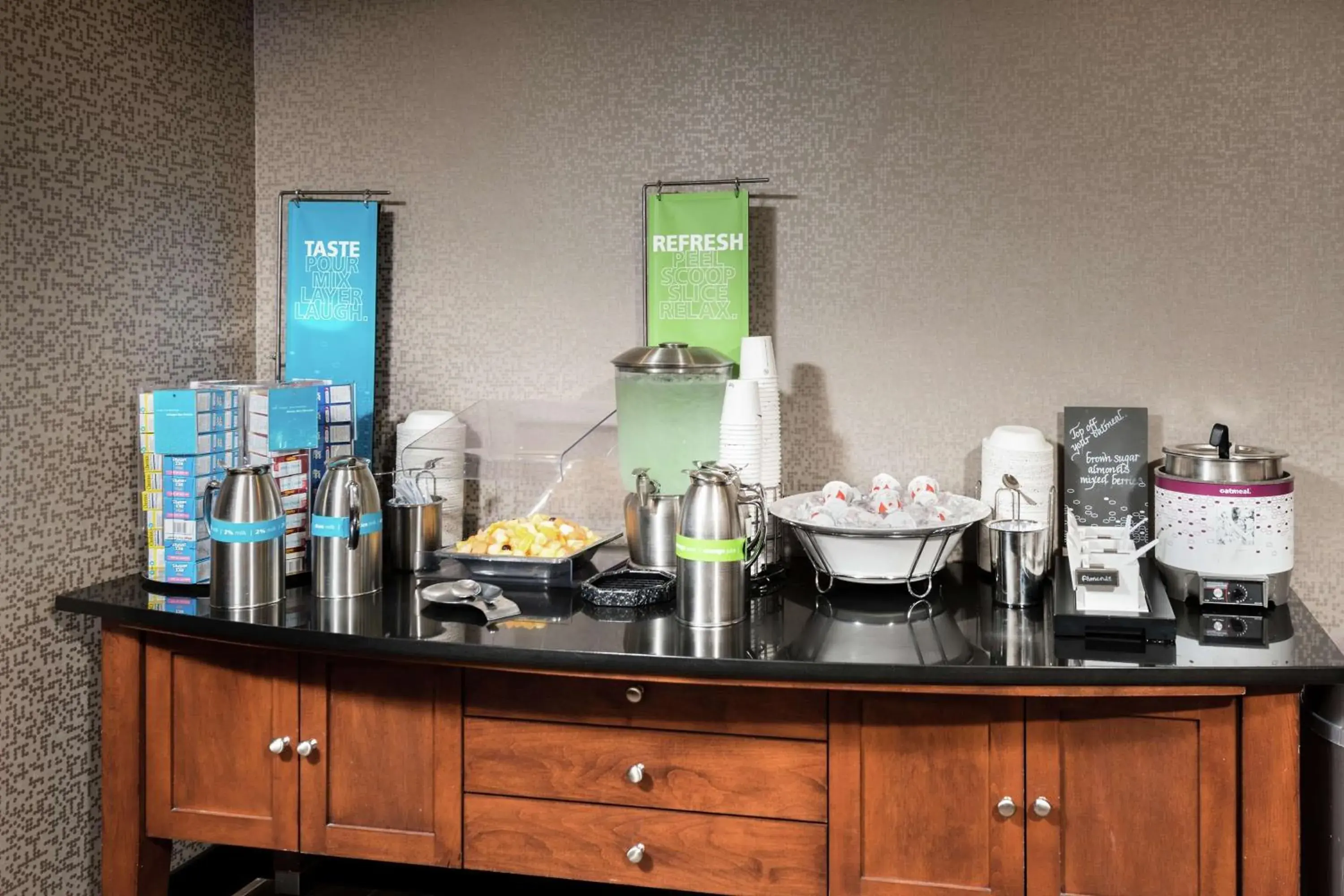 Restaurant/places to eat in Hampton Inn Fall River/Westport Restaurant/places to eat in Hampton Inn Fall River/Westport