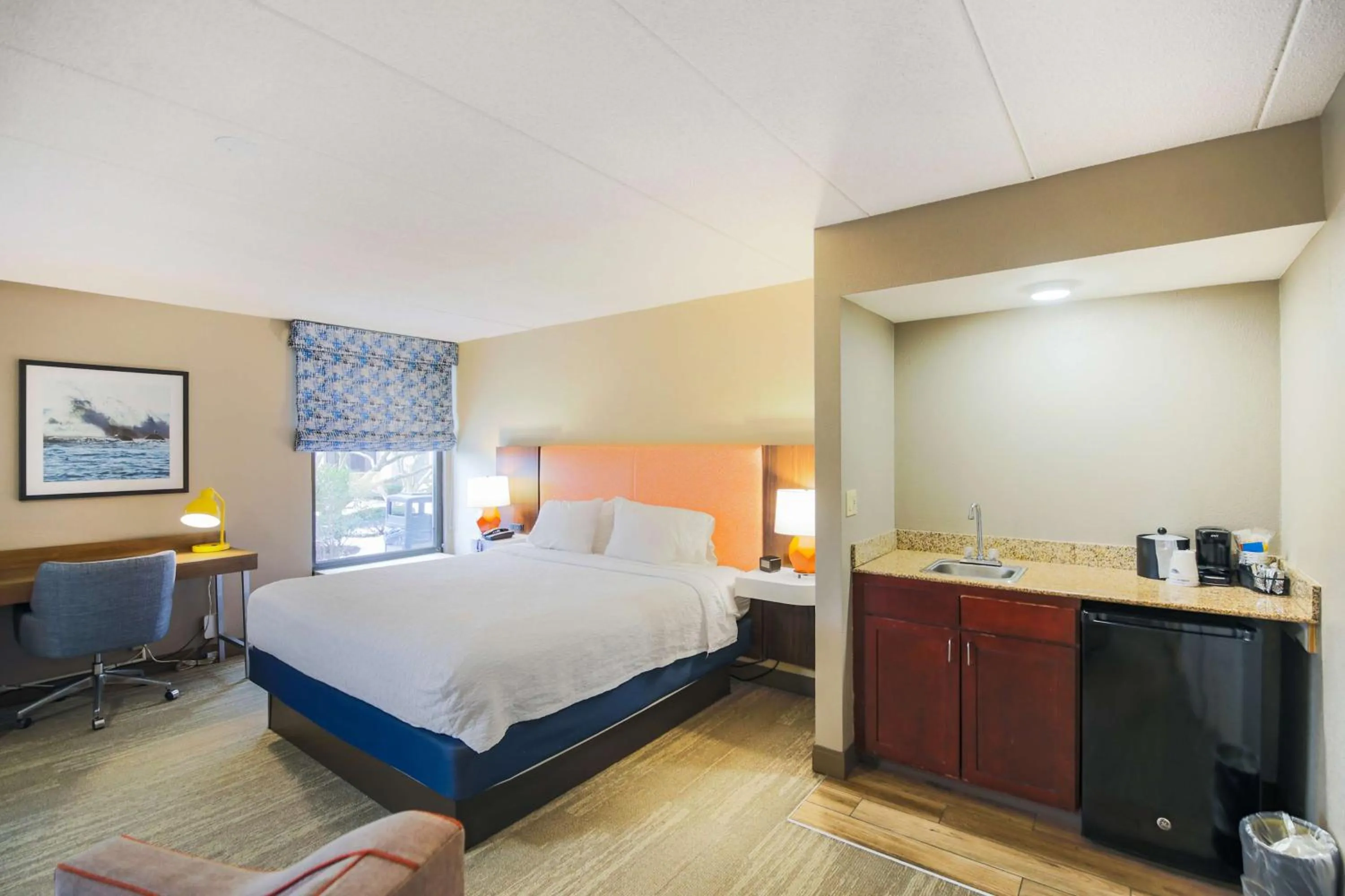 Bed in Hampton Inn Fall River/Westport