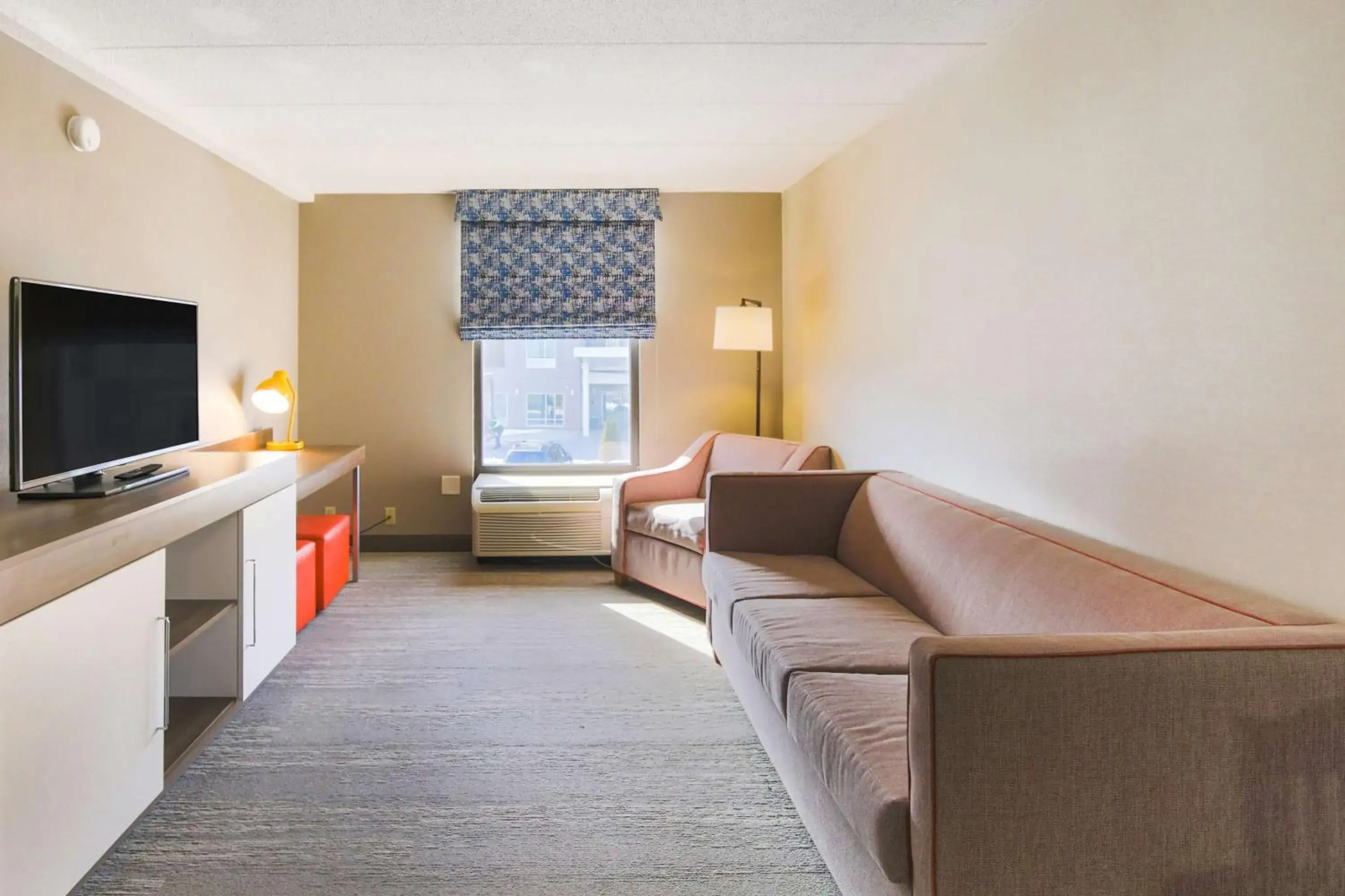 Living room in Hampton Inn Fall River/Westport Living room in Hampton Inn Fall River/Westport