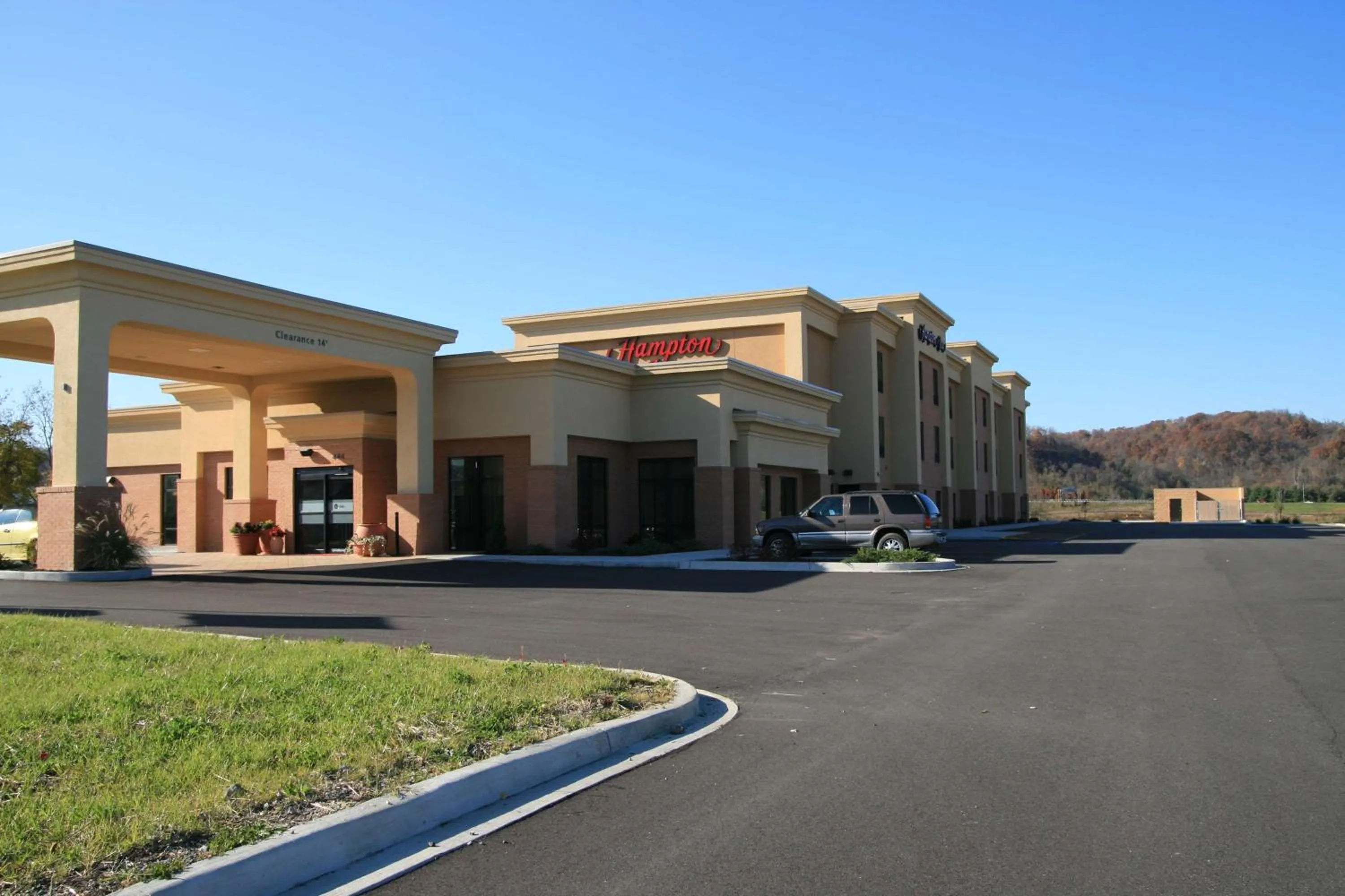 Property building in Hampton Inn Gallipolis