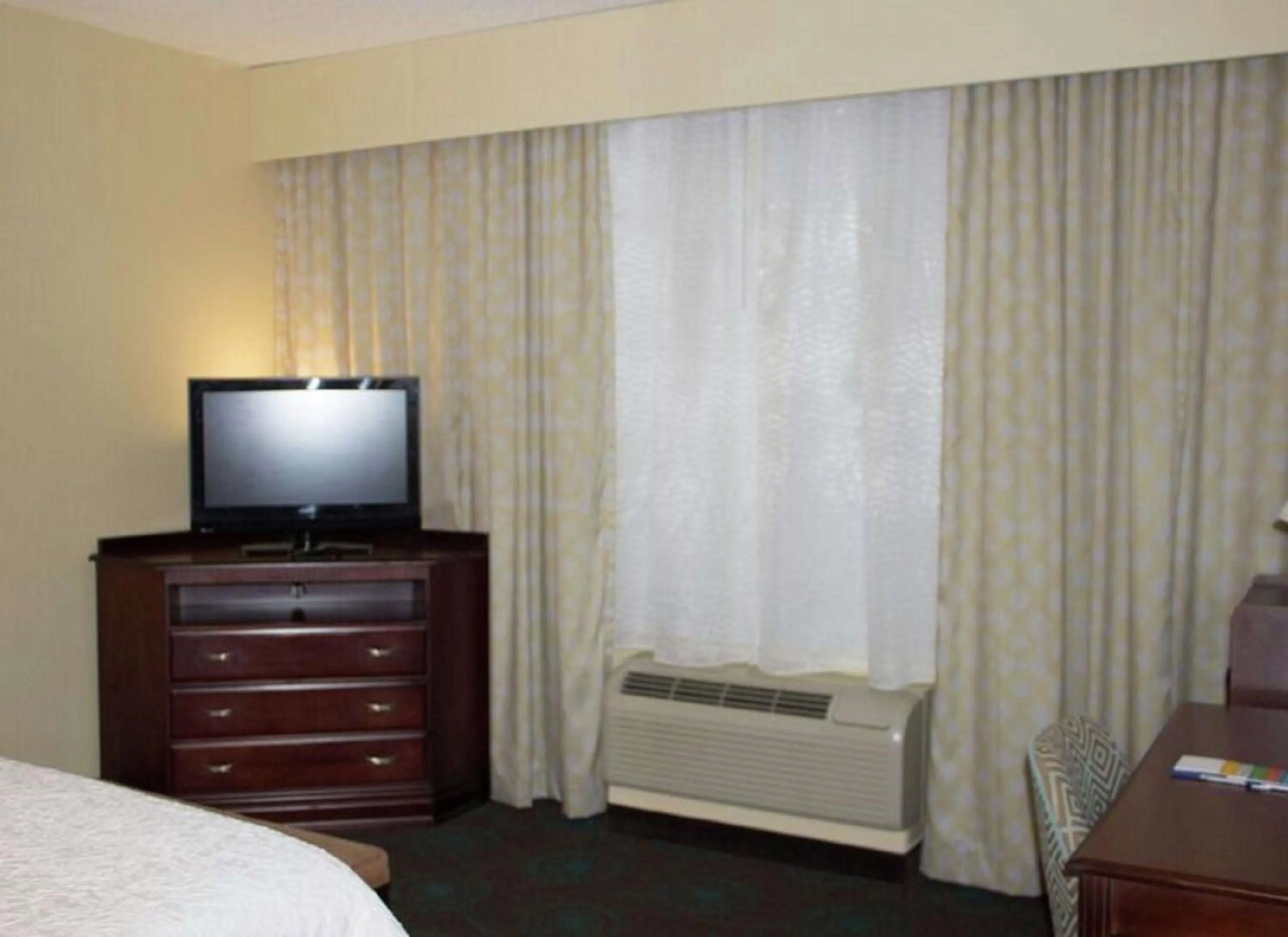Bedroom, Bed in Hampton Inn Gallipolis