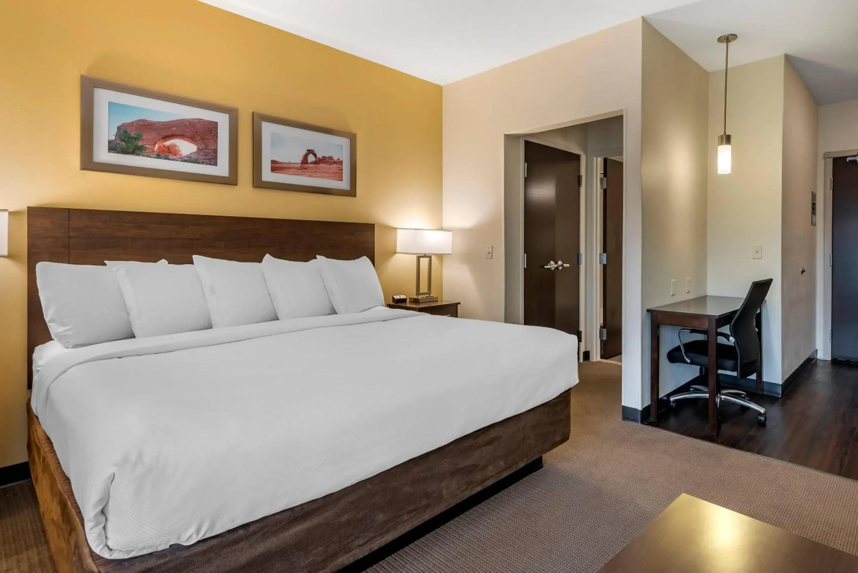 Bedroom, Bed in MainStay Suites Moab near Arches National Park Bedroom, Bed in MainStay Suites Moab near Arches National Park