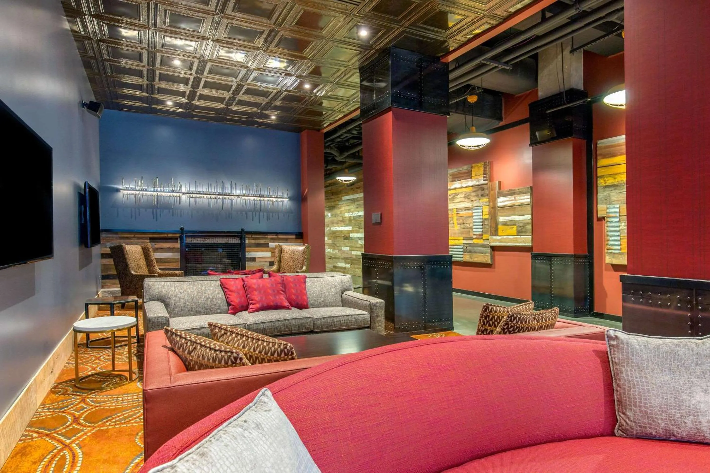 Communal lounge/ TV room in Cambria Hotel Nashville Downtown