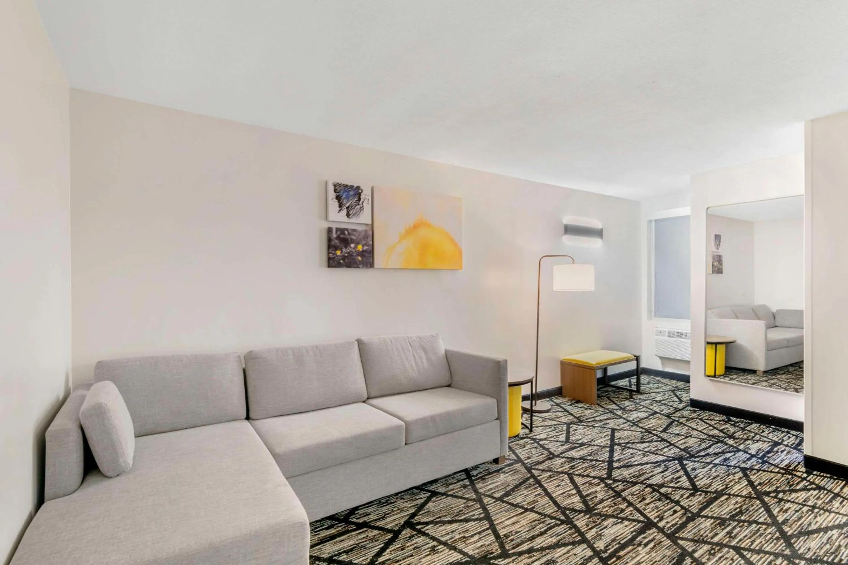 Bedroom in Comfort Inn Kansas City Midtown