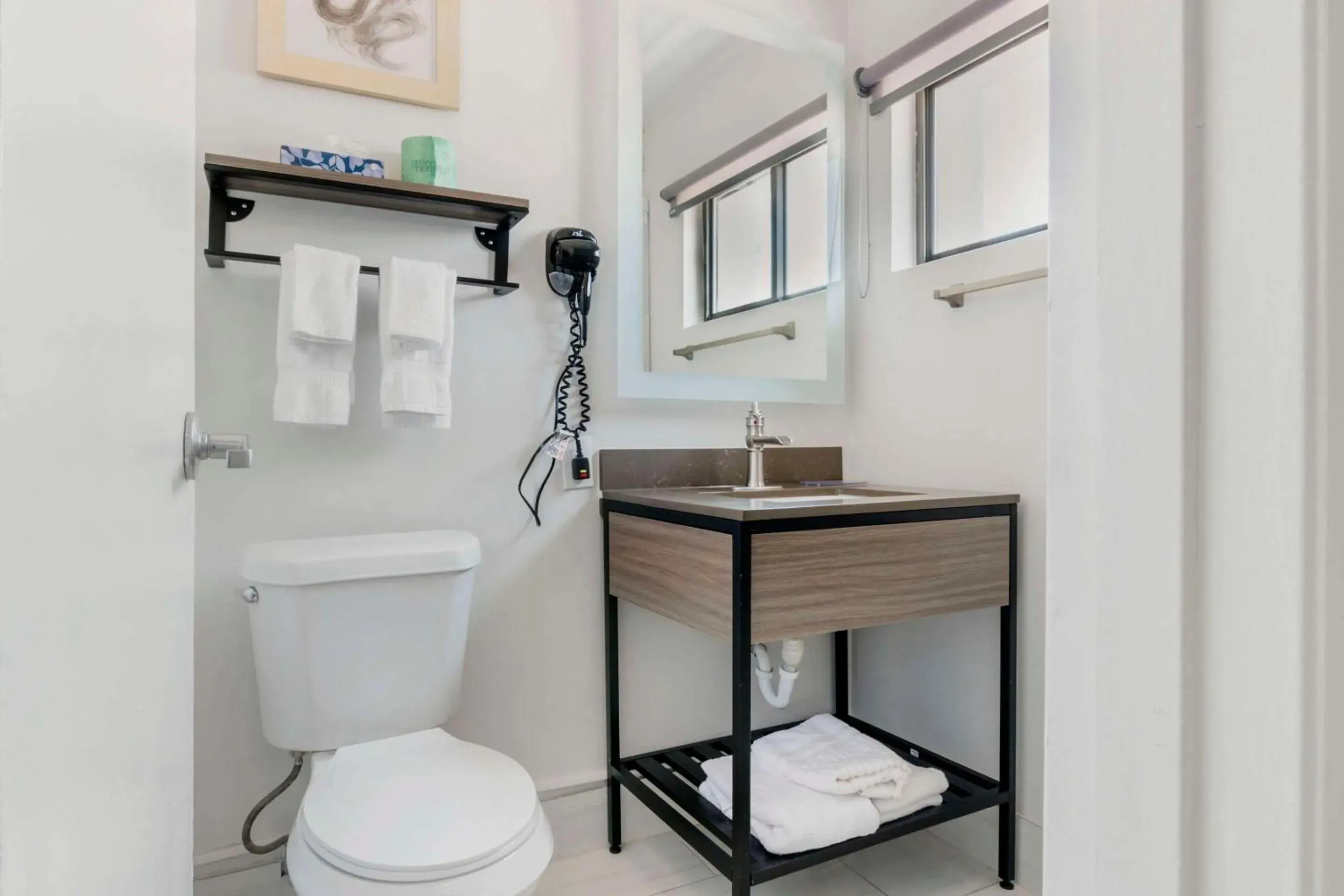 Queen Room with Two Queen Beds - Non-Smoking in Comfort Inn Kansas City Midtown Queen Room with Two Queen Beds - Non-Smoking in Comfort Inn Kansas City Midtown