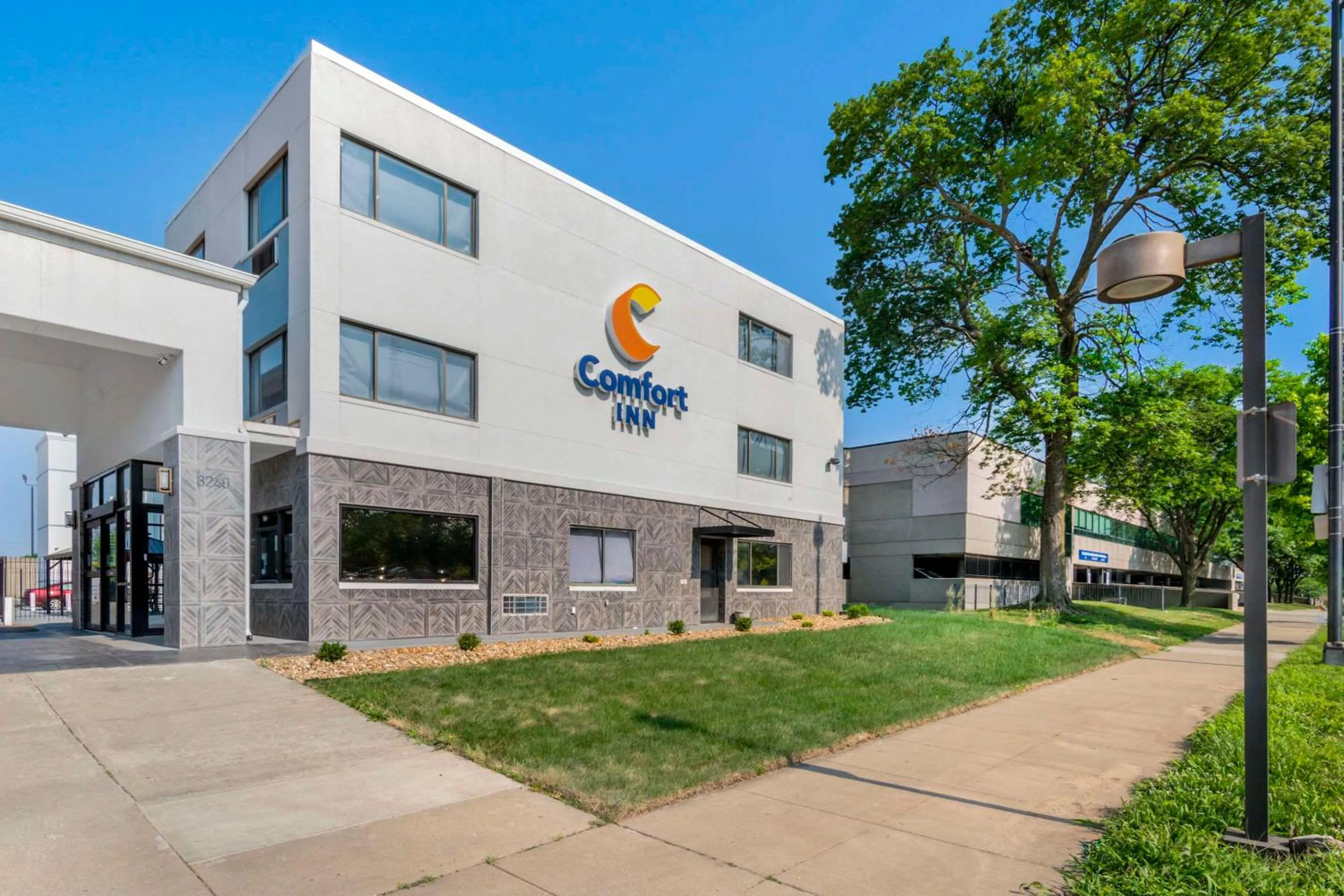 Property building in Comfort Inn Kansas City Midtown