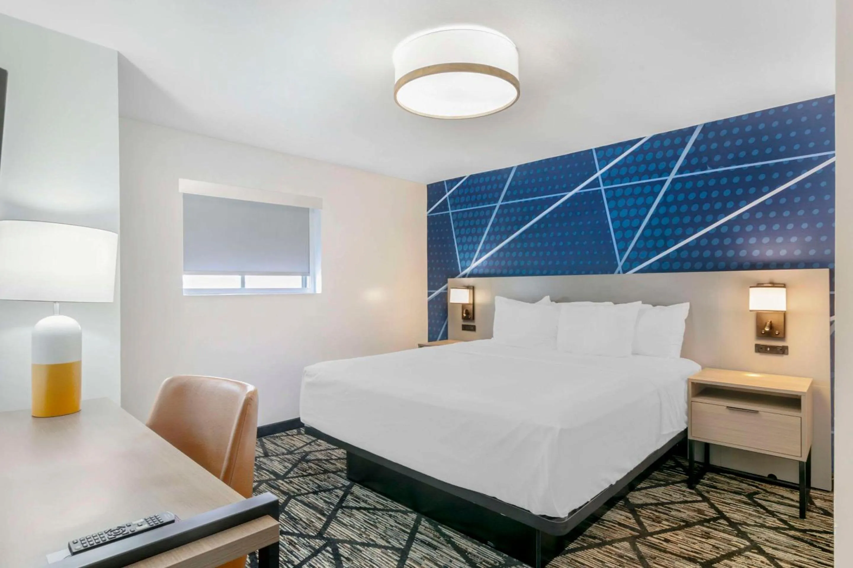 Photo of the whole room in Comfort Inn Kansas City Midtown