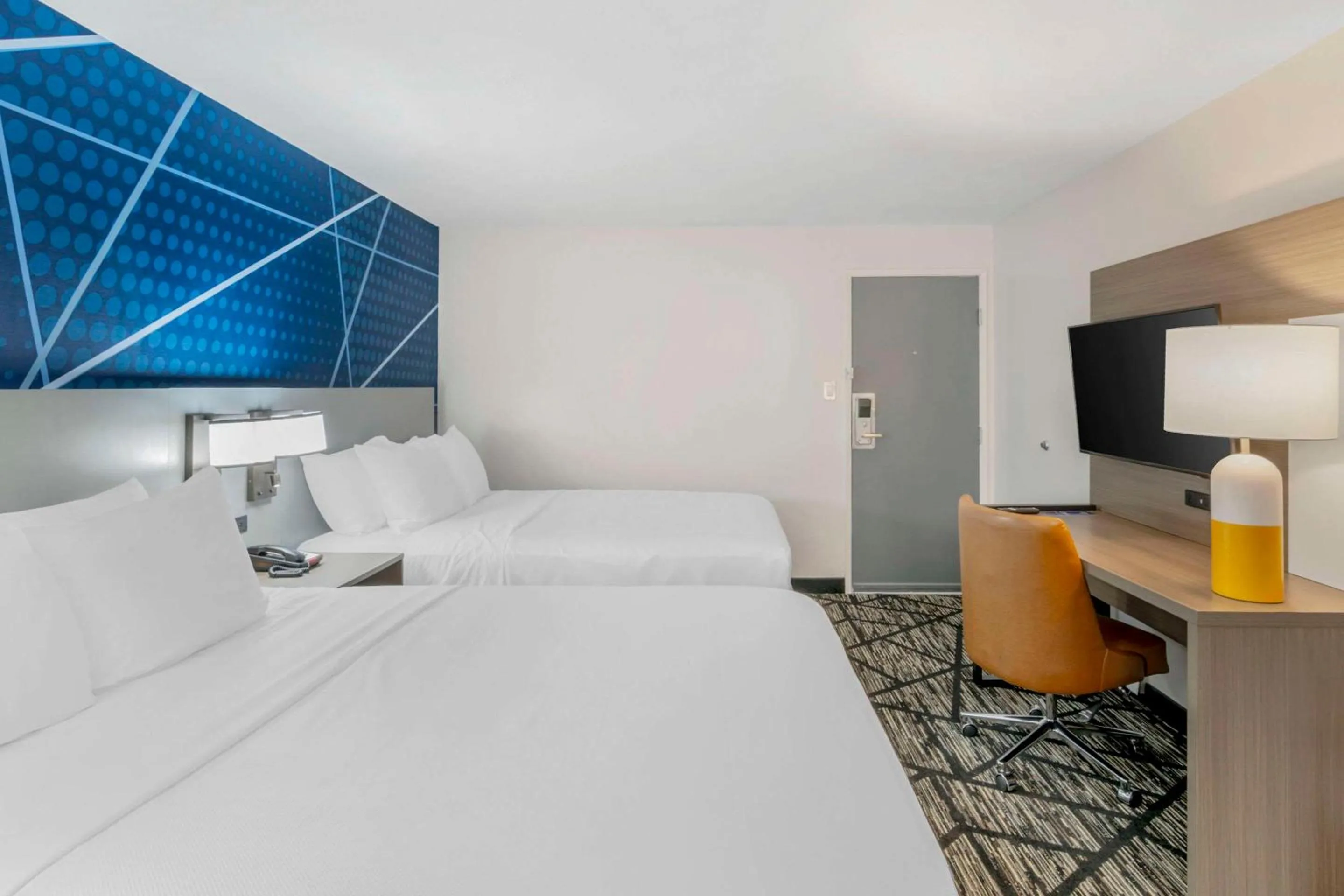 Bedroom in Comfort Inn Kansas City Midtown