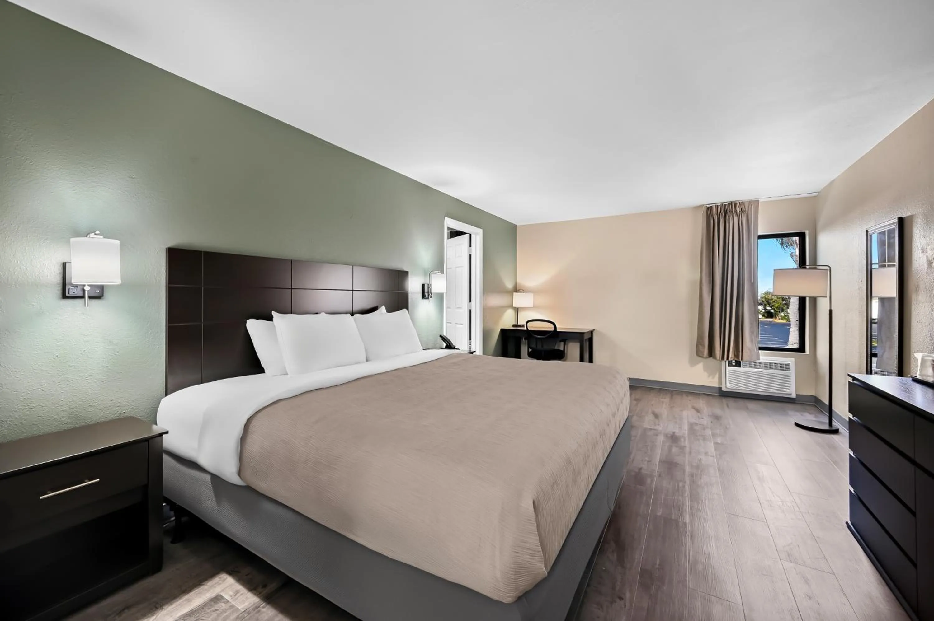 Bedroom, Bed in Quality Inn Fort Myers Cape Coral