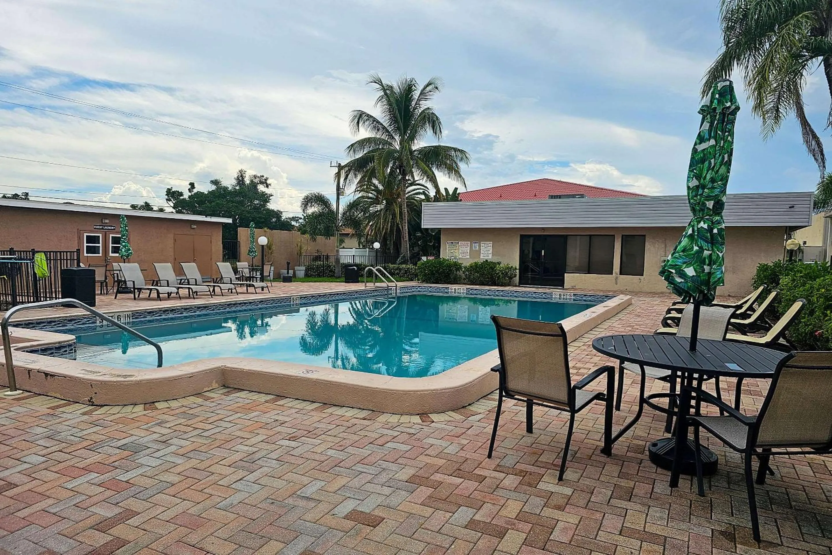 Pool view, Swimming Pool in Travelodge by Wyndham Fort Myers