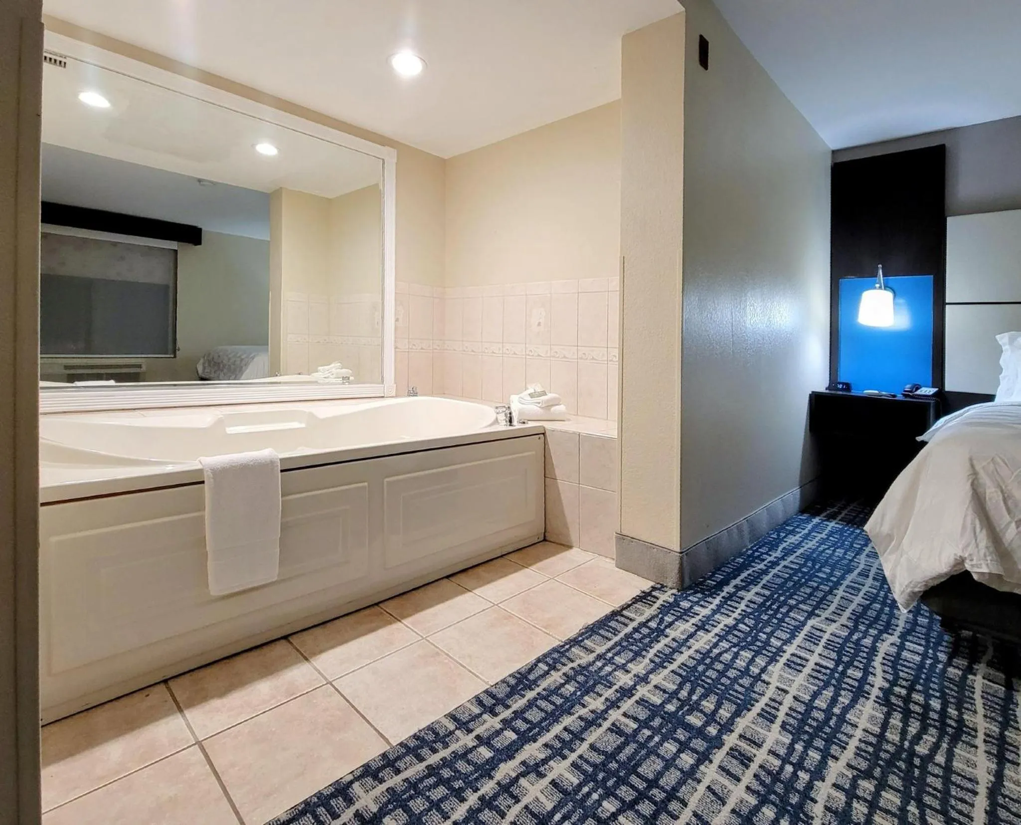 Photo of the whole room, Bed in Holiday Inn - Belcamp - Aberdeen Area by IHG