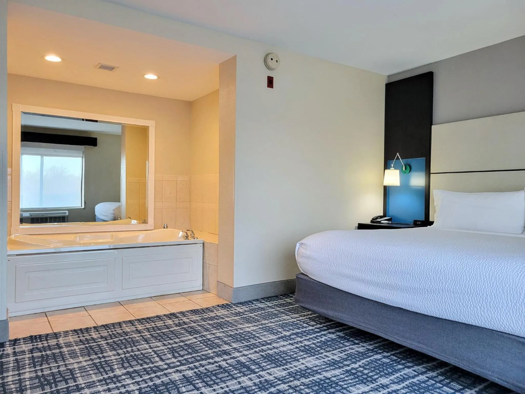 Photo of the whole room, Bed in Holiday Inn - Belcamp - Aberdeen Area by IHG