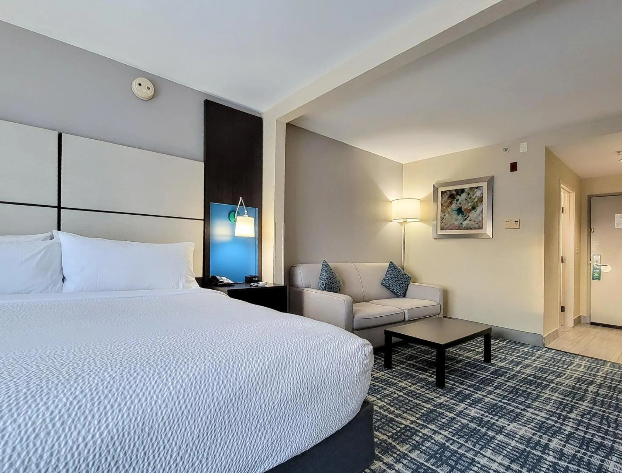 Photo of the whole room, Bed in Holiday Inn - Belcamp - Aberdeen Area by IHG