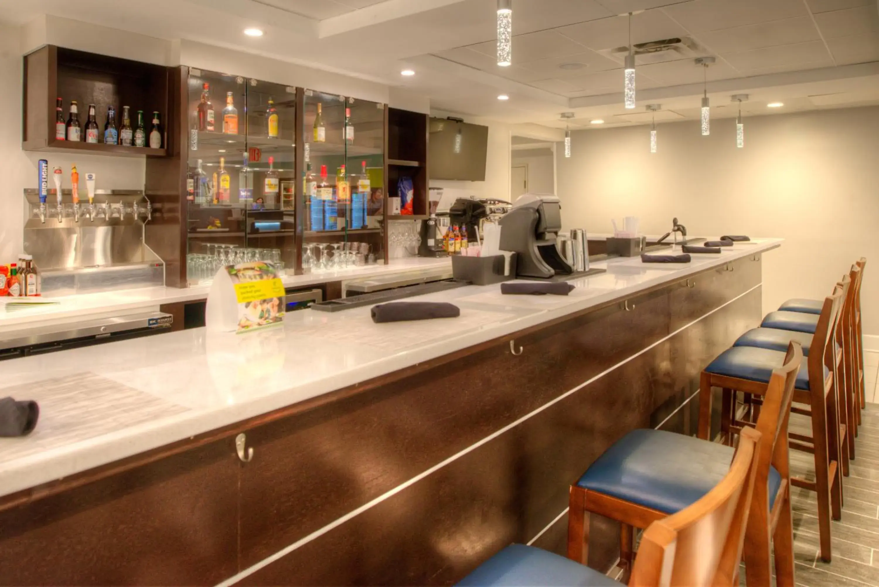 Lounge or bar in Holiday Inn - Belcamp - Aberdeen Area by IHG Lounge or bar in Holiday Inn - Belcamp - Aberdeen Area by IHG