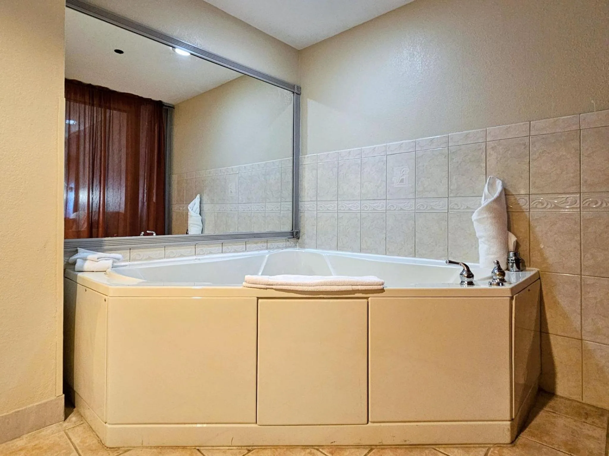 Photo of the whole room in Holiday Inn - Belcamp - Aberdeen Area by IHG