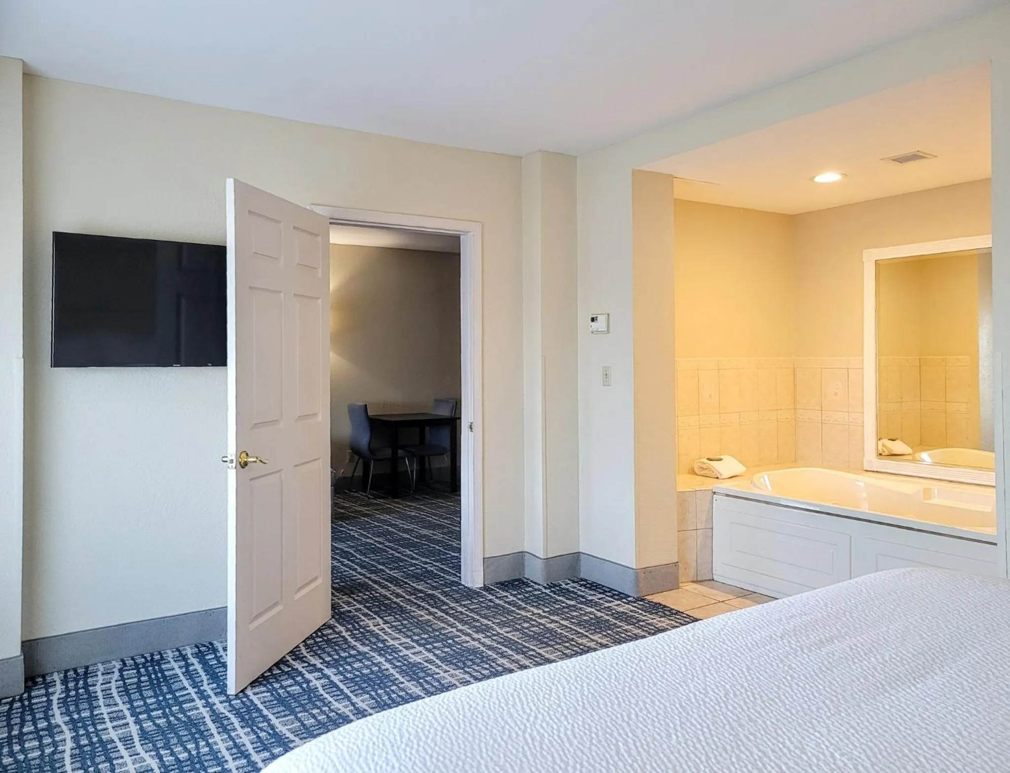 Photo of the whole room, Bed in Holiday Inn - Belcamp - Aberdeen Area by IHG