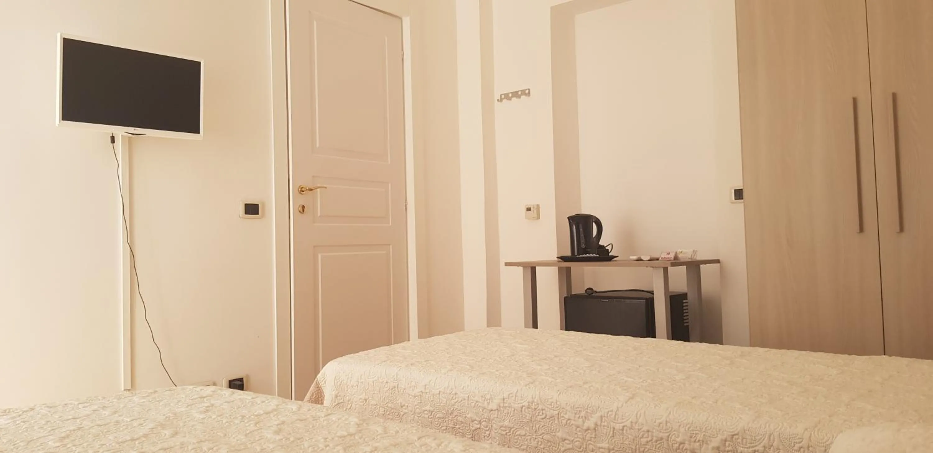 TV and multimedia, Bed in Il Giardino dei Limoni Room & Apartments