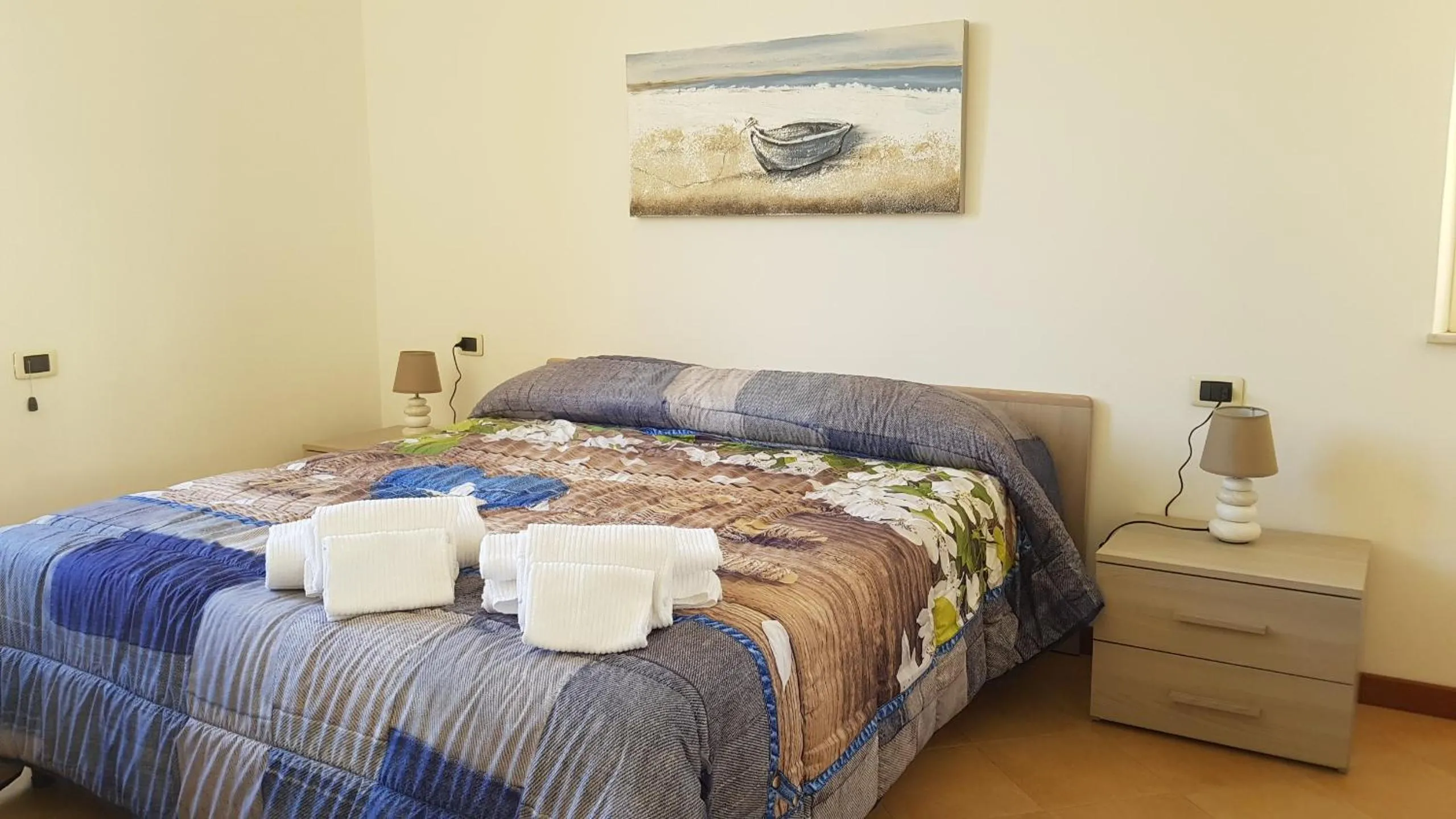 Photo of the whole room, Bed in Il Giardino dei Limoni Room & Apartments