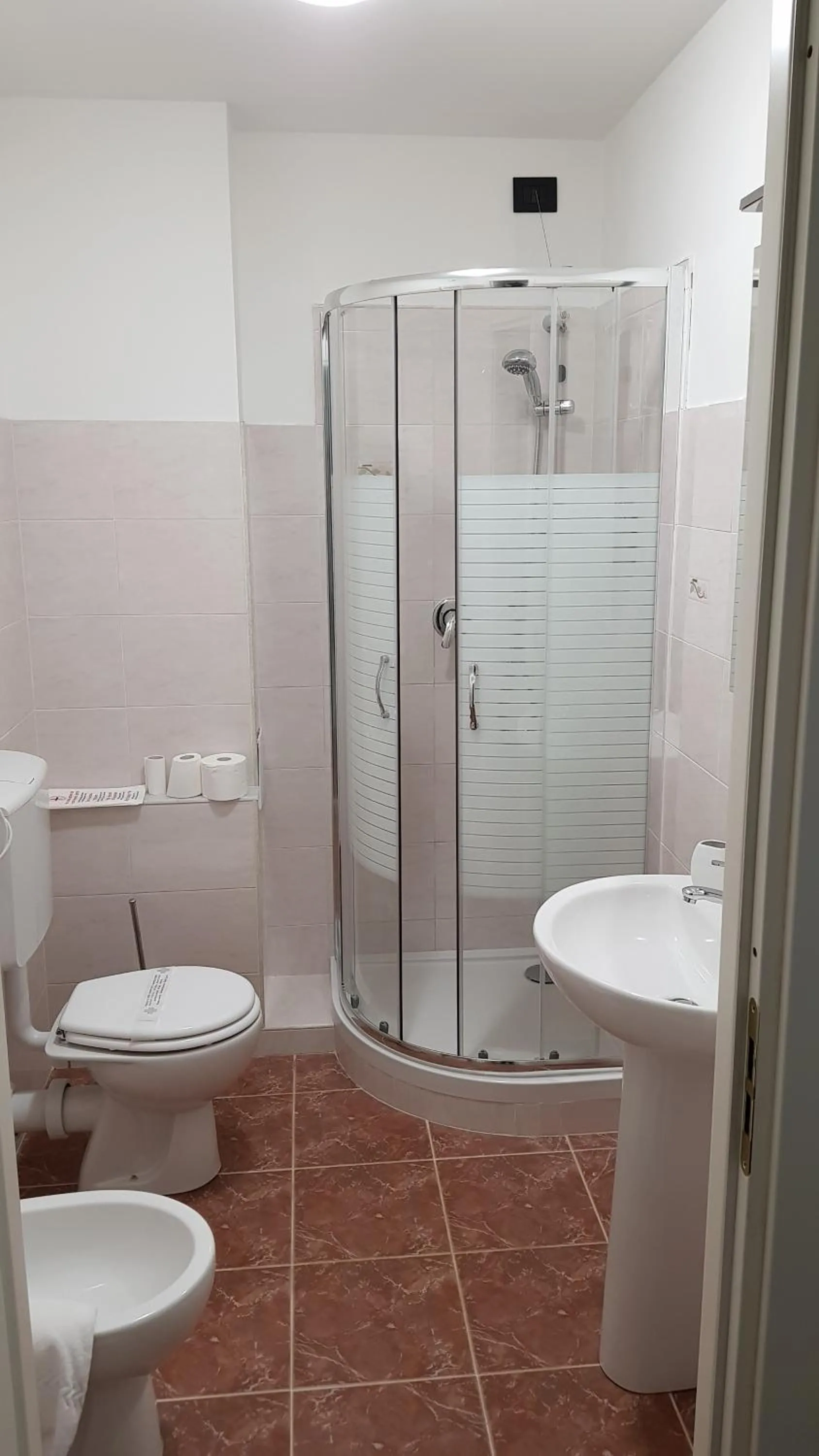 Shower in Il Giardino dei Limoni Room & Apartments