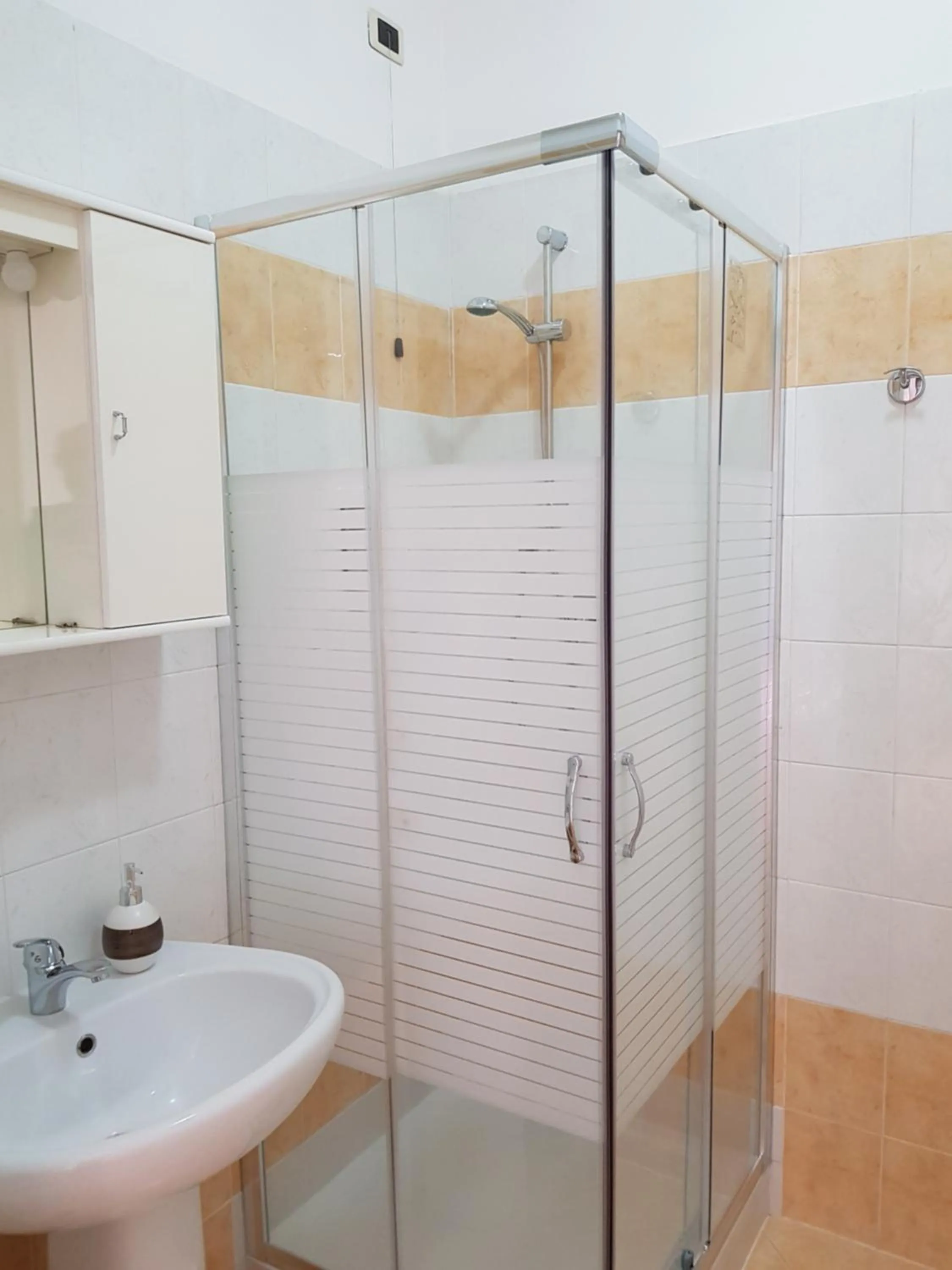 Shower in Il Giardino dei Limoni Room & Apartments