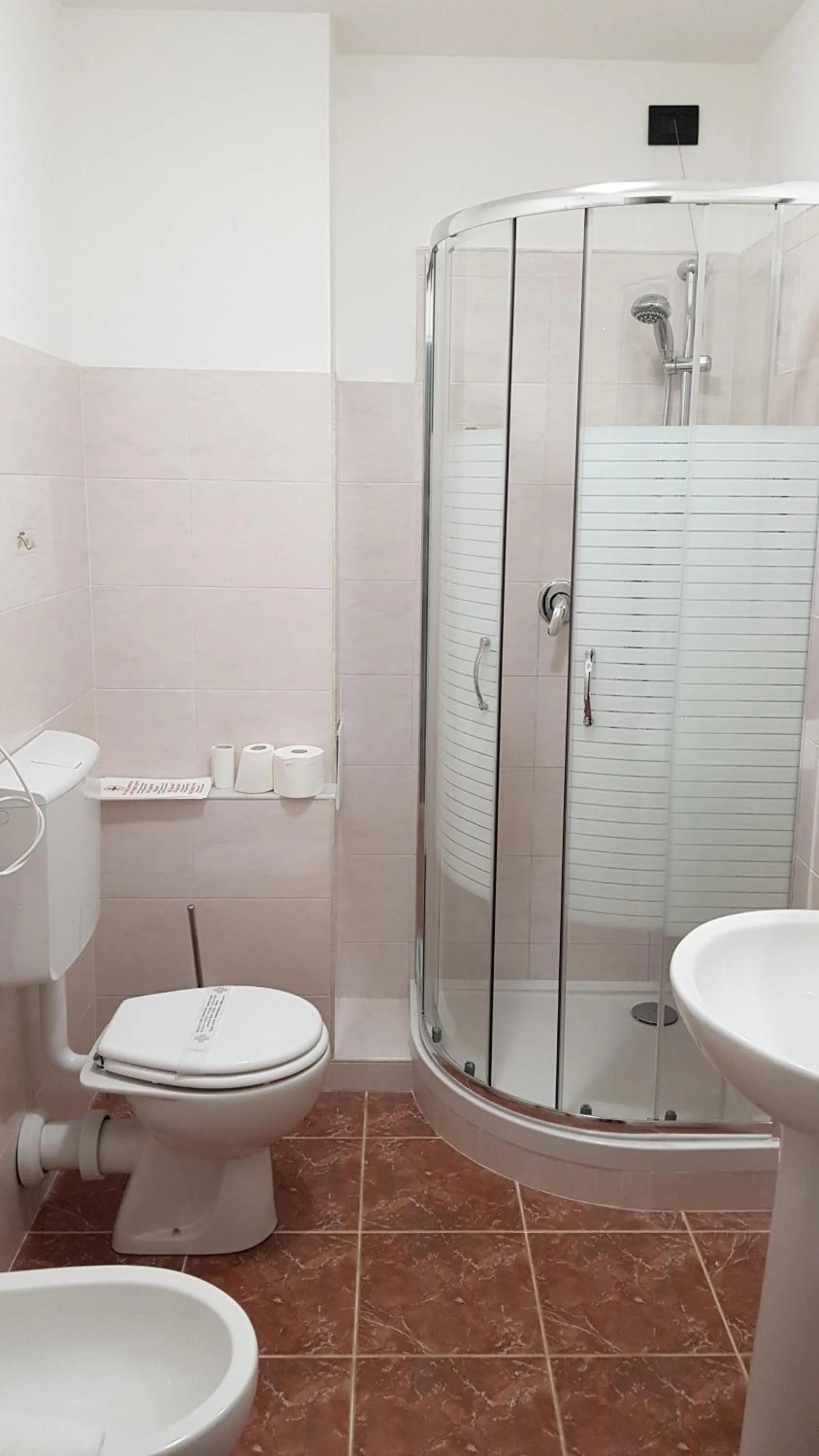 Shower in Il Giardino dei Limoni Room & Apartments