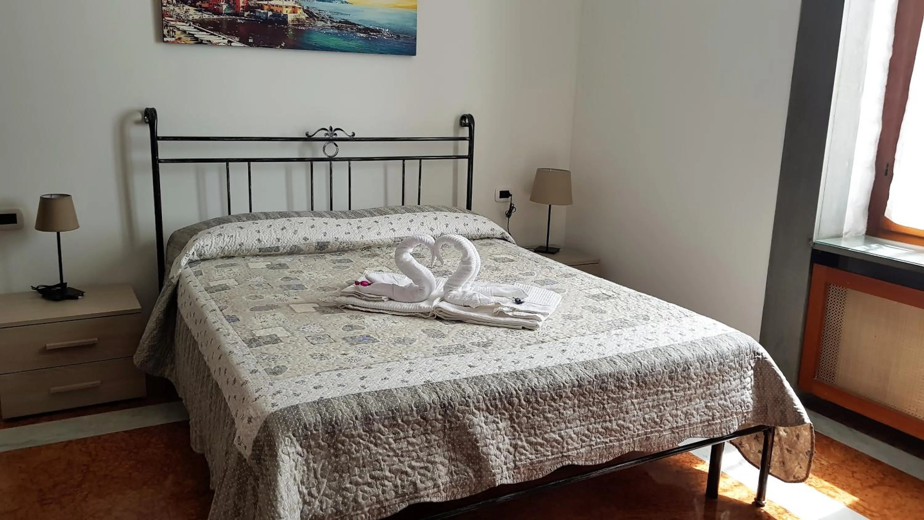 Shower, Bed in Il Giardino dei Limoni Room & Apartments
