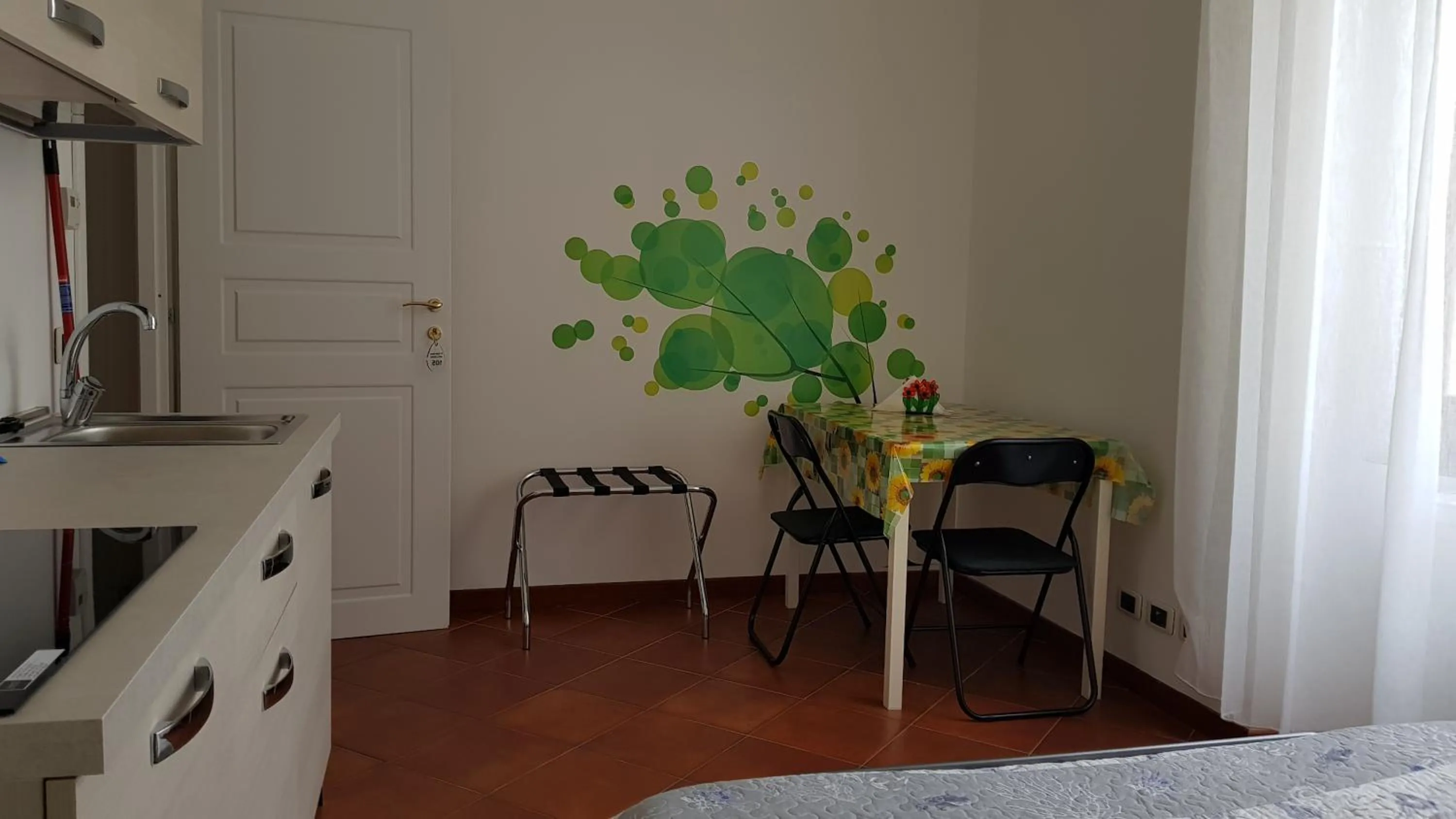 Kitchen or kitchenette in Il Giardino dei Limoni Room & Apartments