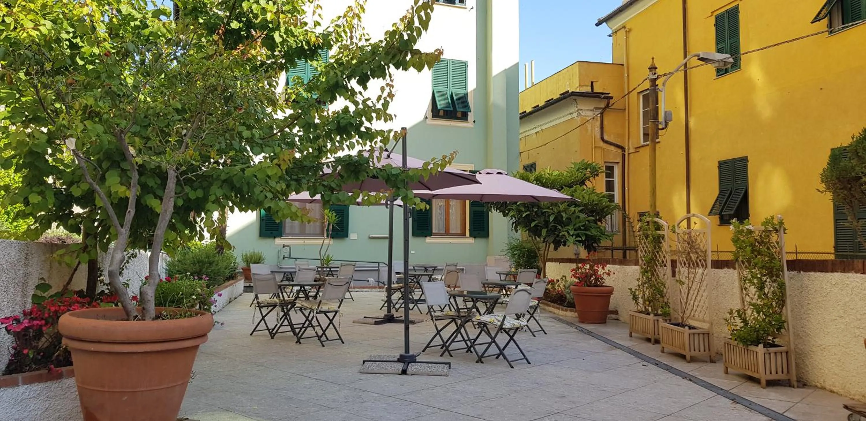 Day in Il Giardino dei Limoni Room & Apartments