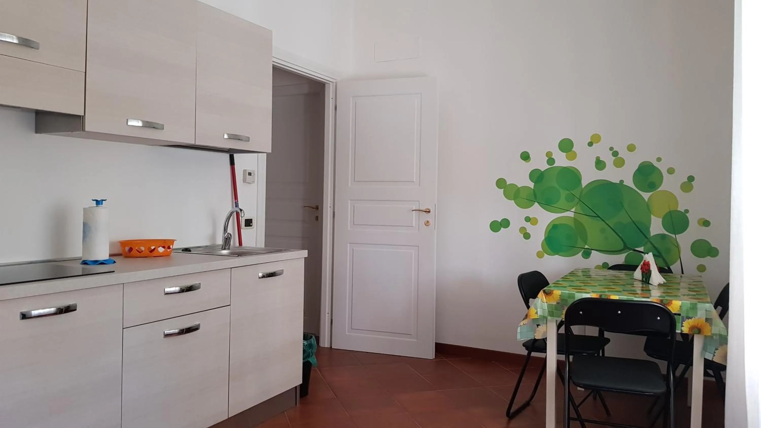Kitchen or kitchenette in Il Giardino dei Limoni Room & Apartments