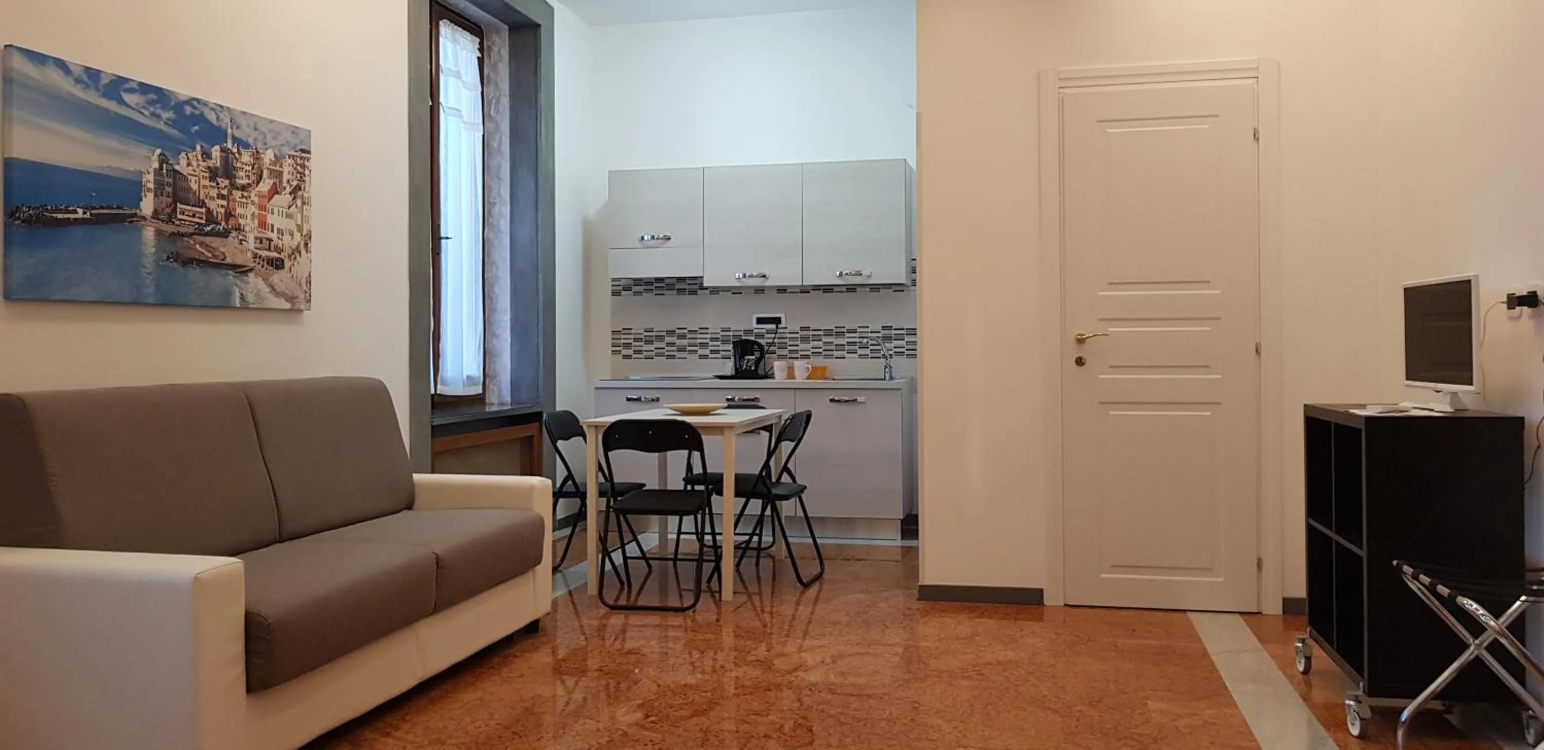 TV and multimedia in Il Giardino dei Limoni Room & Apartments