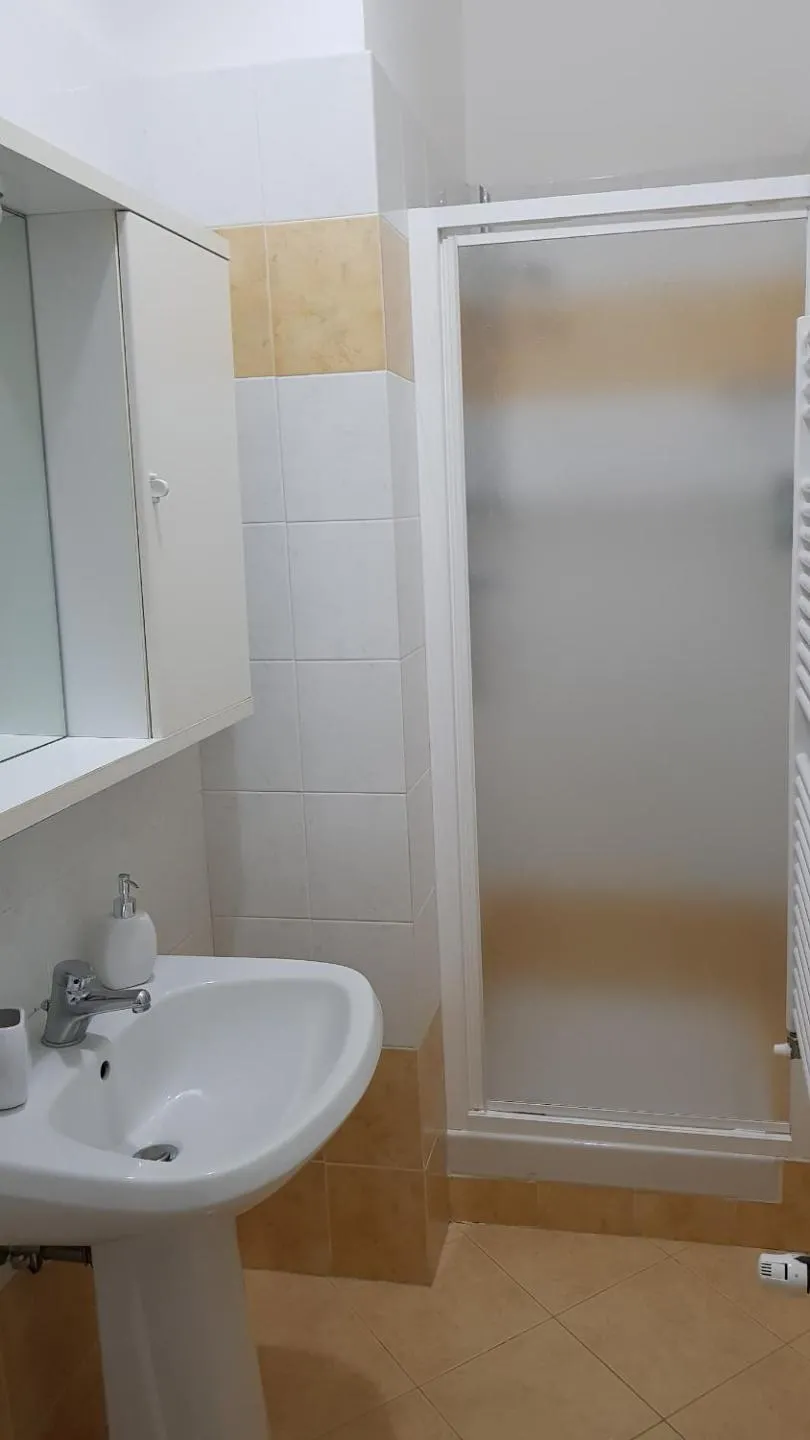 Shower in Il Giardino dei Limoni Room & Apartments