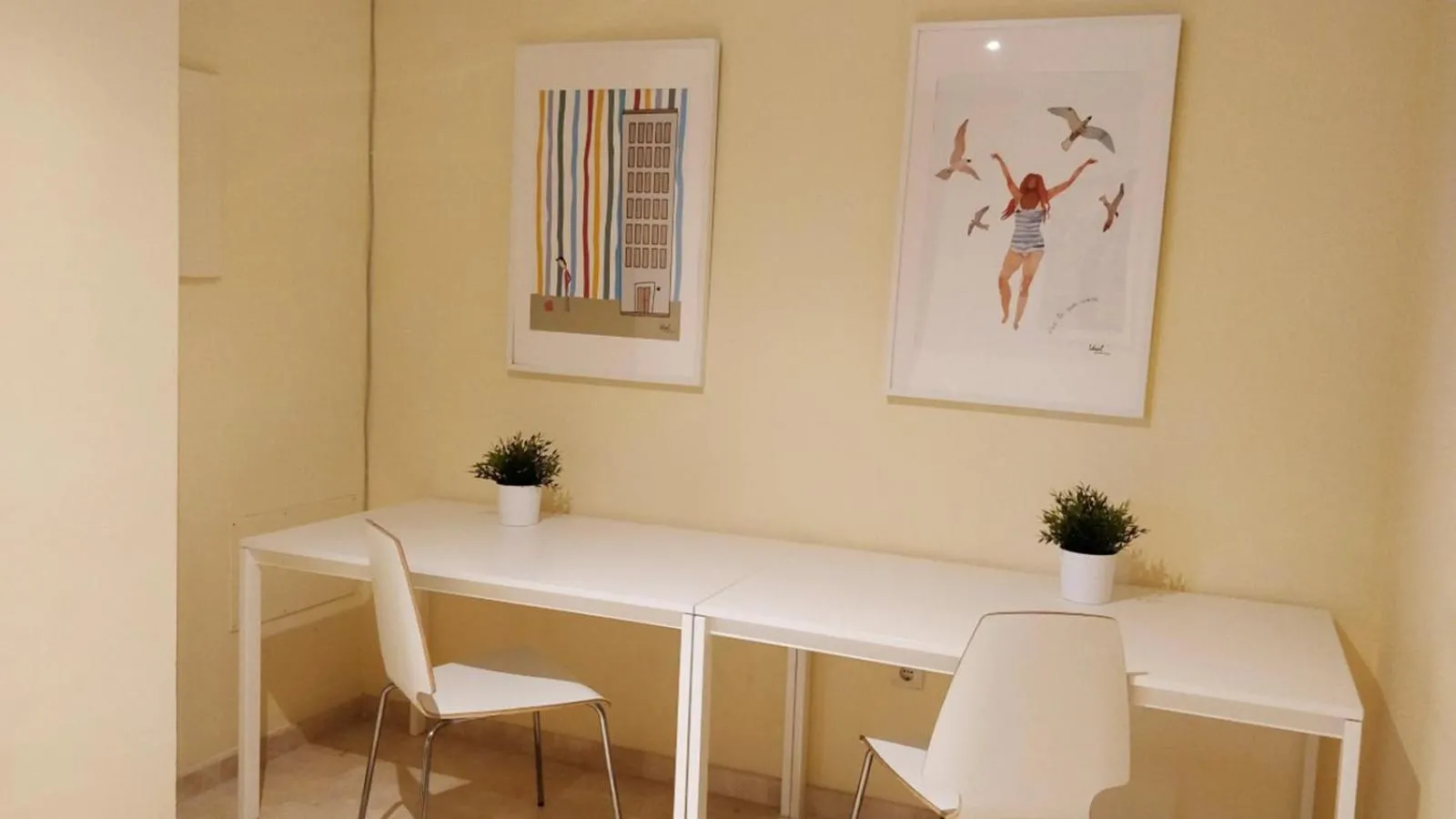 Business facilities in Carretería Center Apartments
