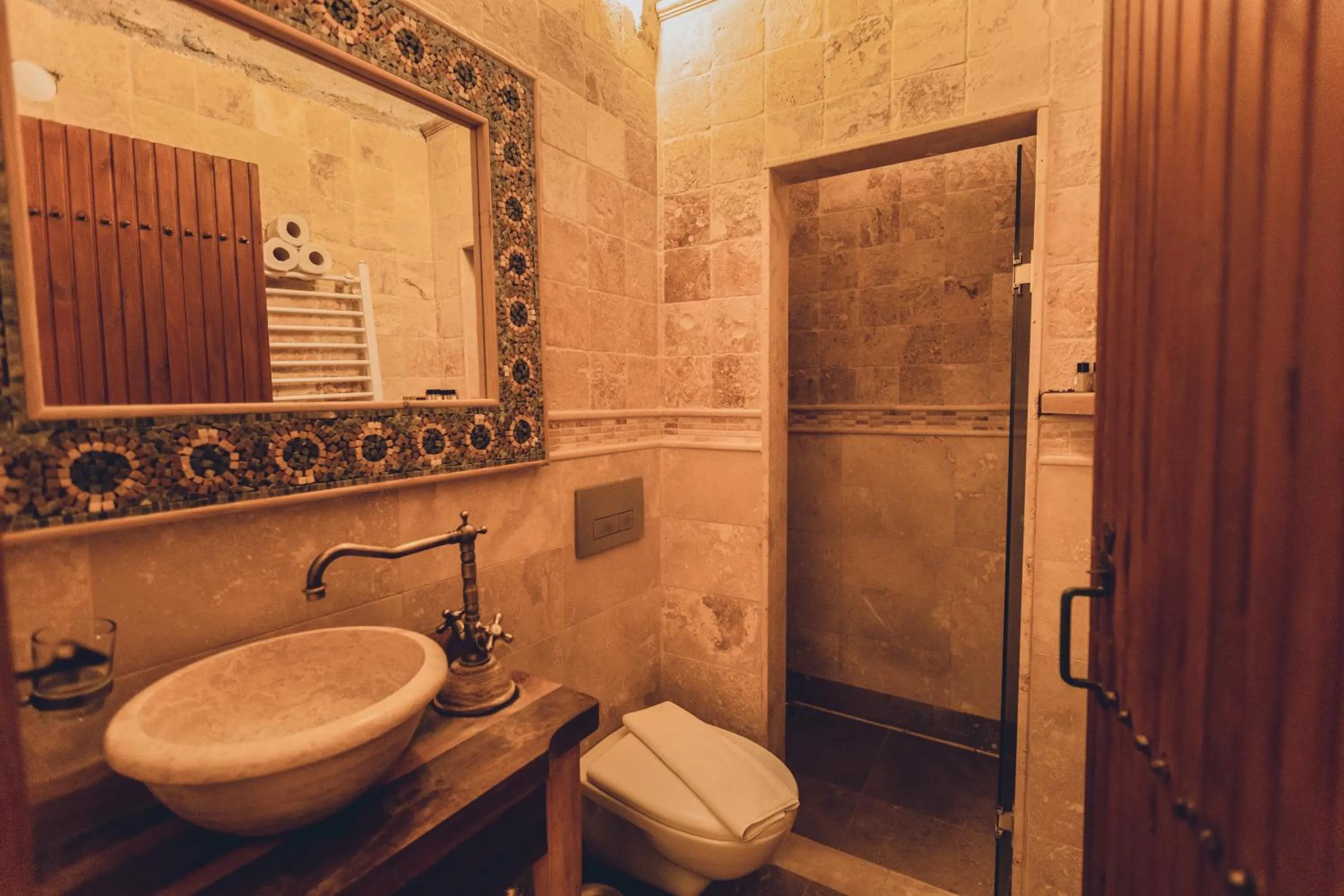 Shower in La maison de Şişik