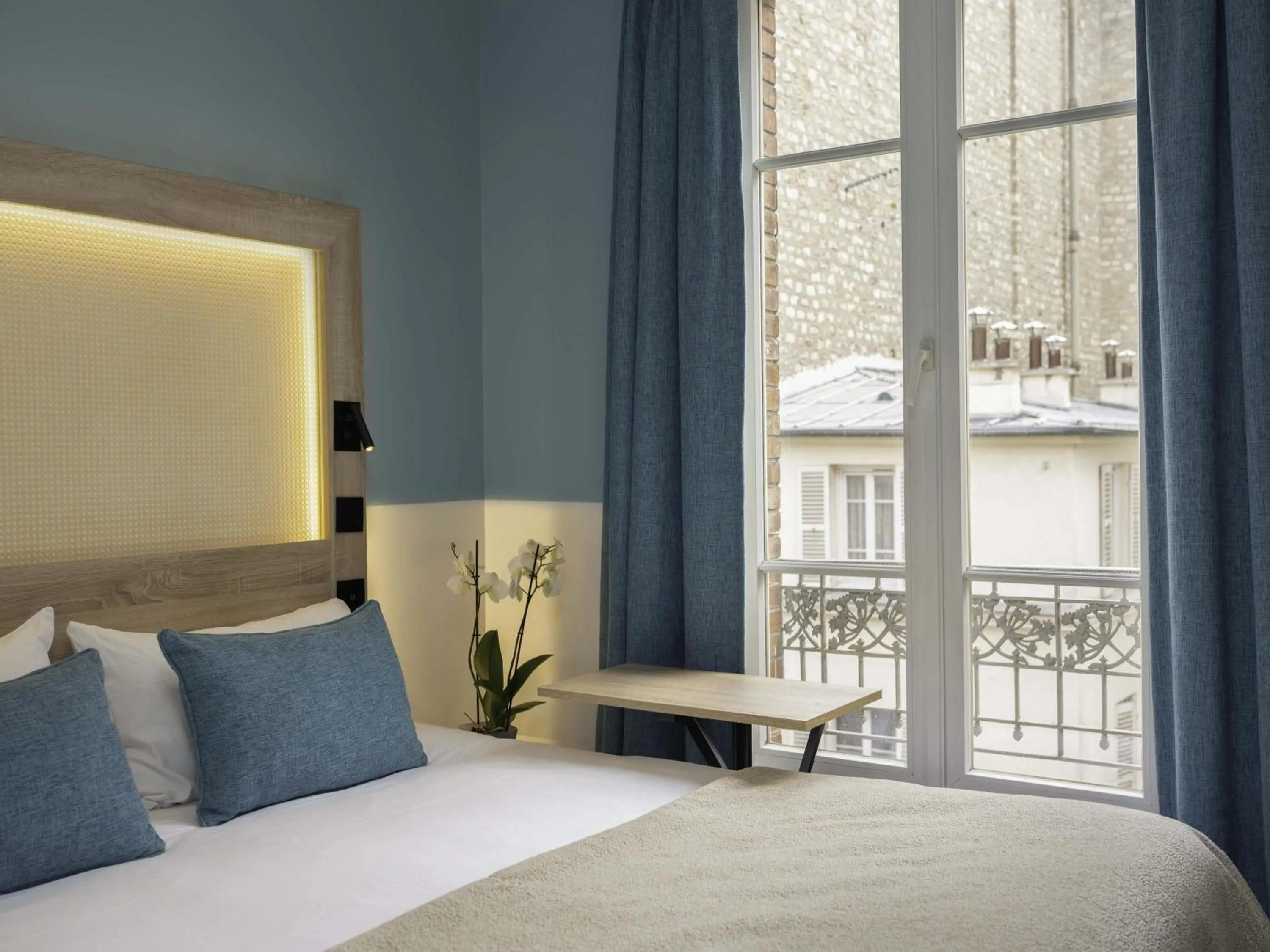 Bedroom, Bed in ibis Styles Paris Montmartre Nord