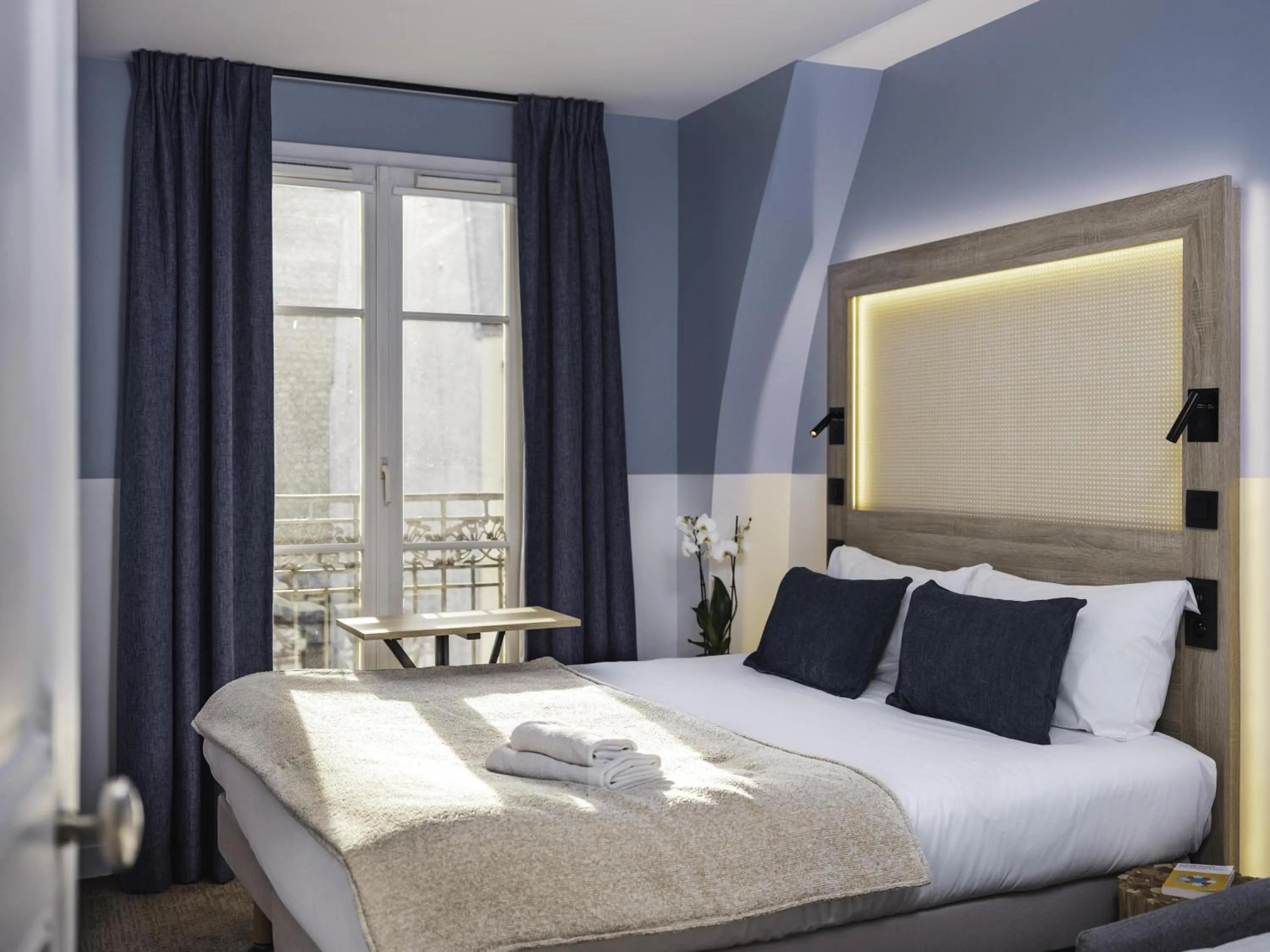Bedroom, Bed in ibis Styles Paris Montmartre Nord