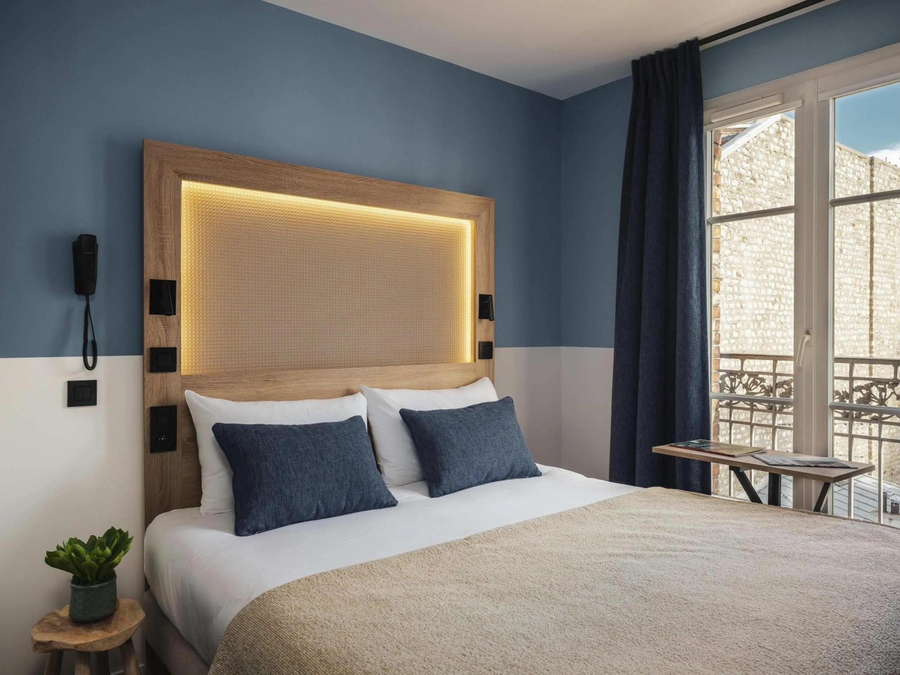 Bedroom, Bed in ibis Styles Paris Montmartre Nord