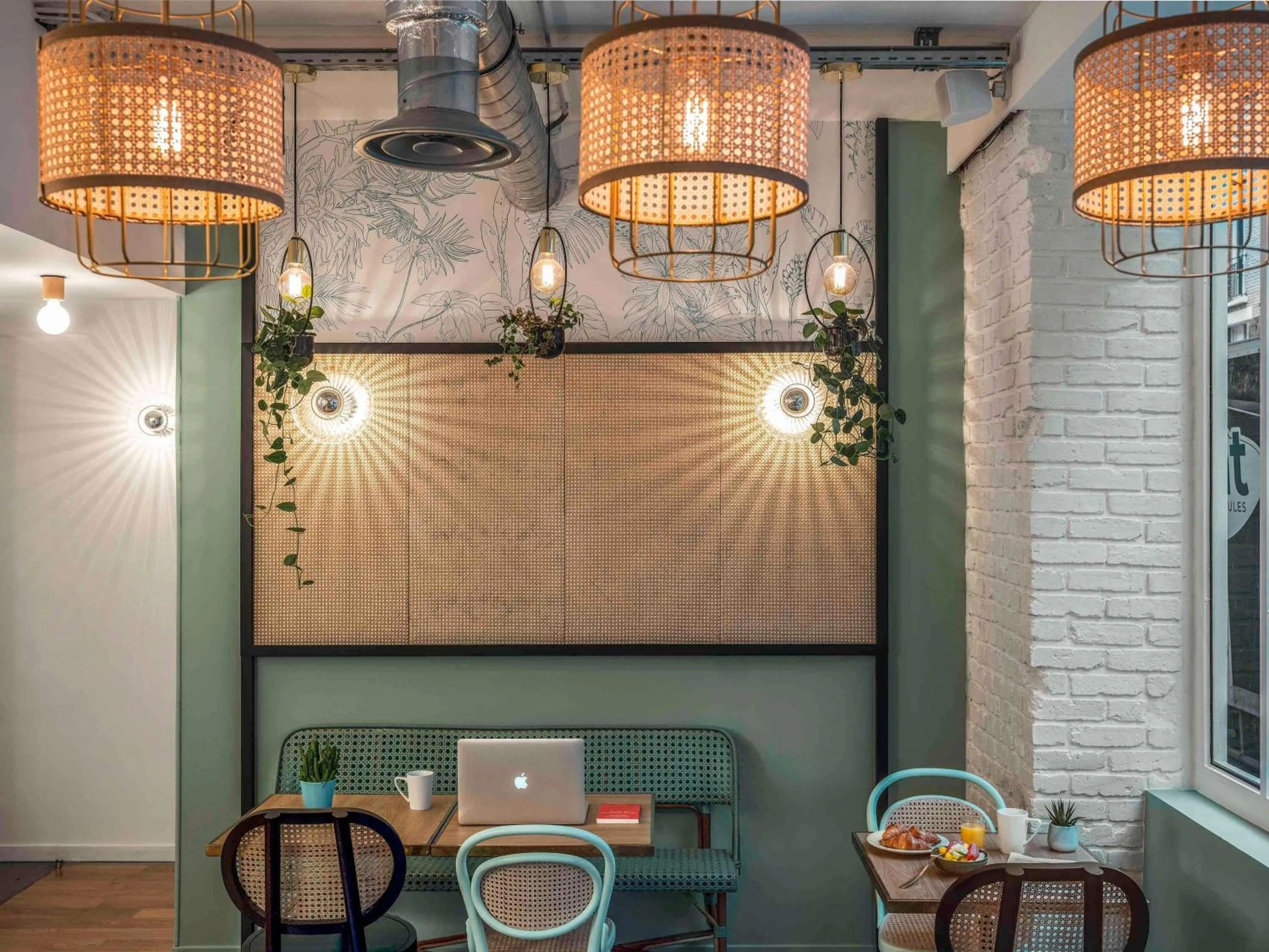 Property building in ibis Styles Paris Montmartre Nord