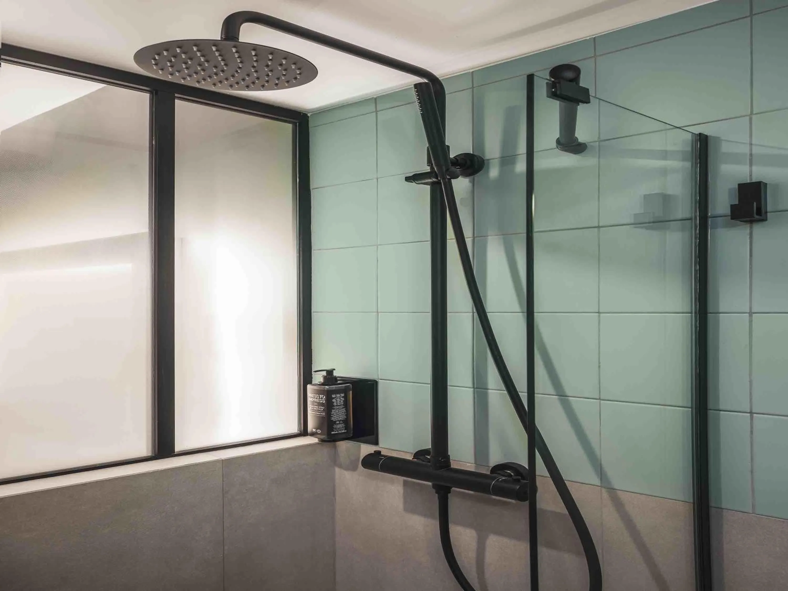 Bedroom in ibis Styles Paris Montmartre Nord